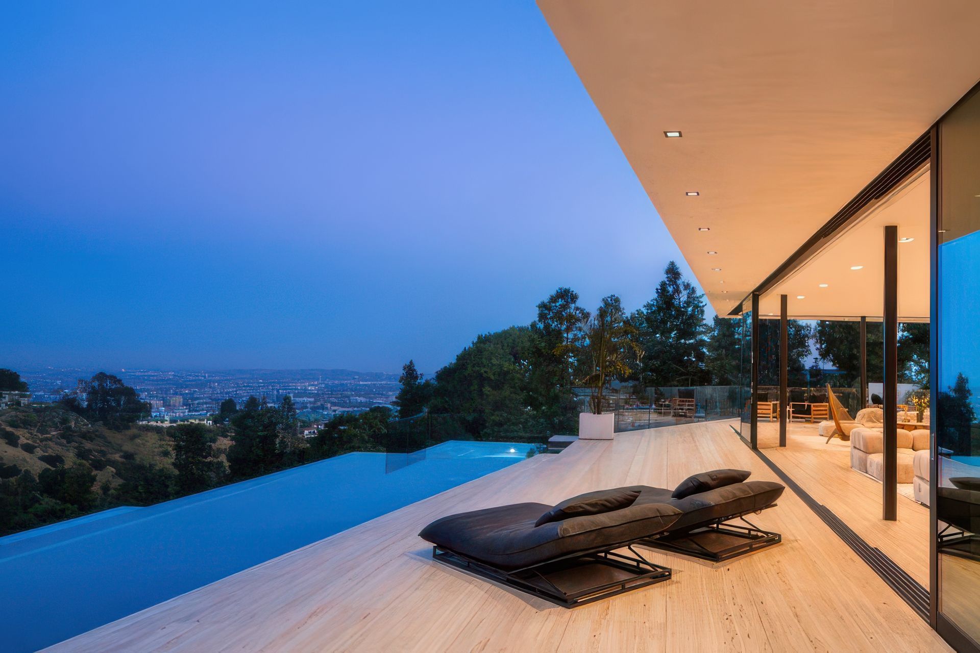 imgi12Lago-Vista-Residence-22-825x510-gigapixel-standard-v2-4x.jpg