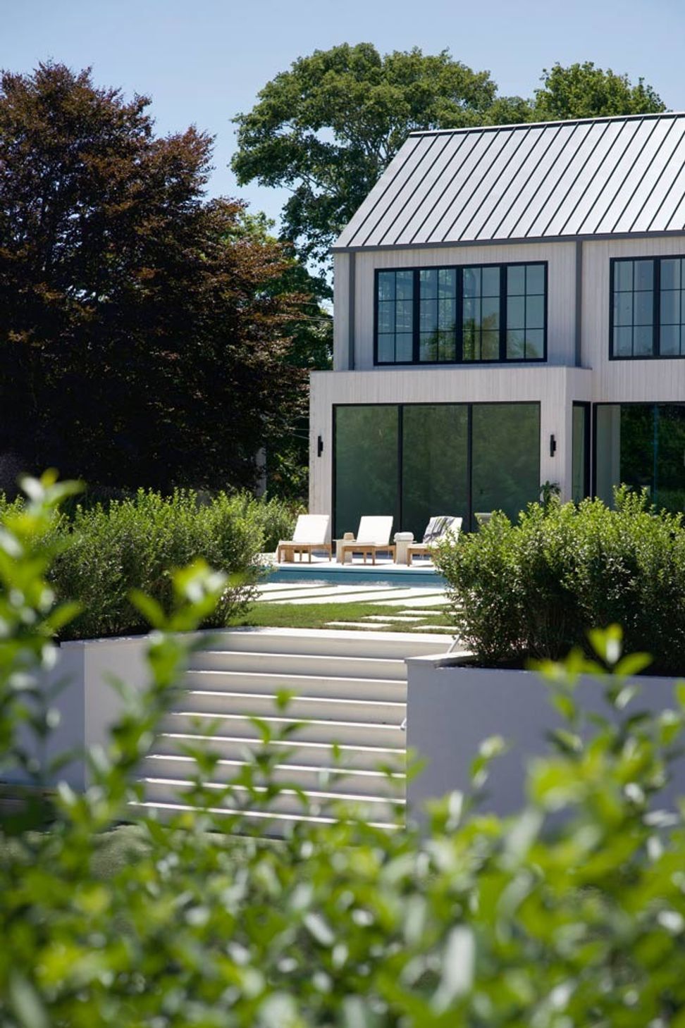 imgi12modern-farmhouse-gardens-and-patio-area-hamptons-architecture.jpg