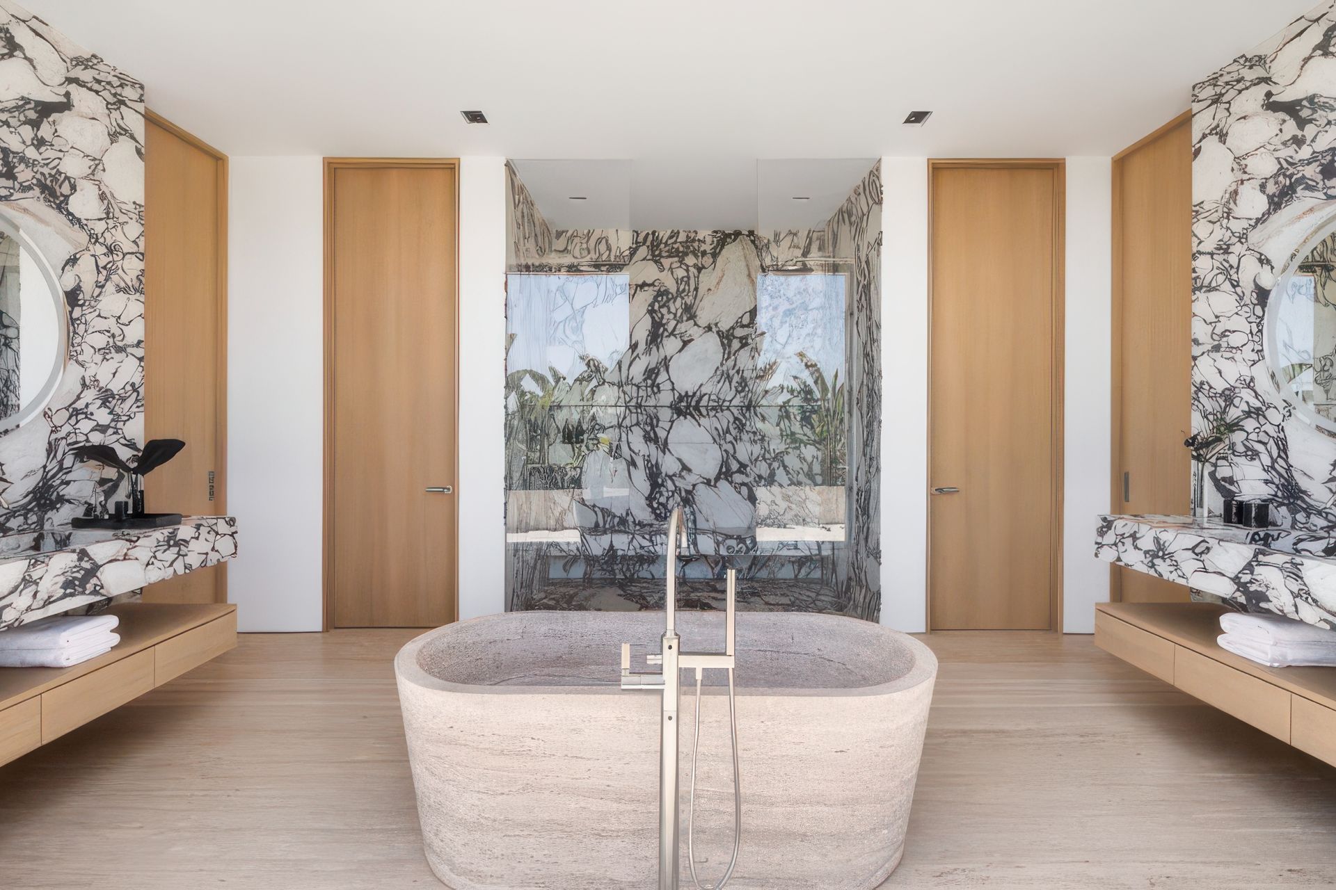 imgi15Lago-Vista-Residence-14-825x510-gigapixel-standard-v2-4x.jpg