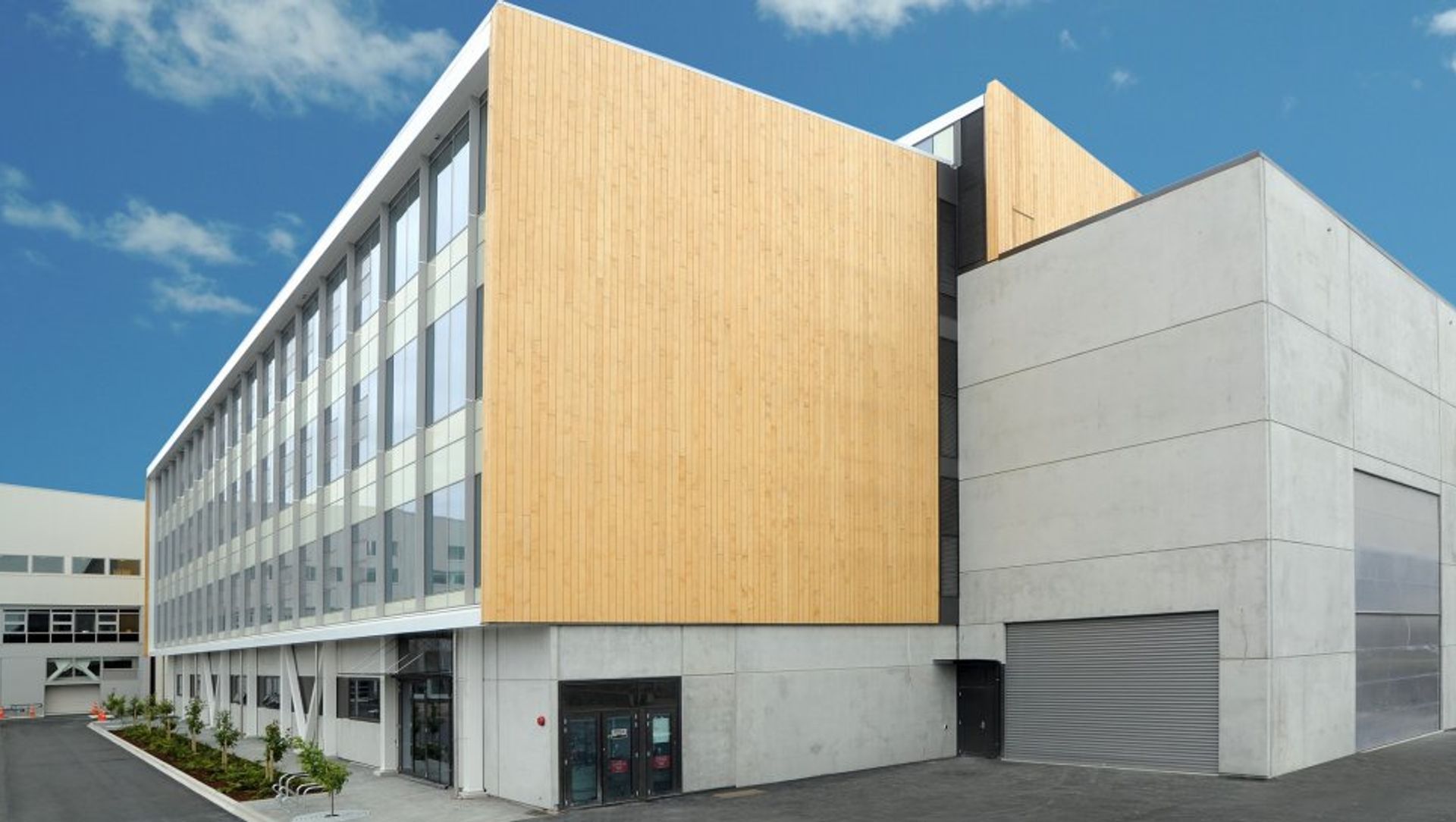 University of Auckland Engineering: the largest seismic testing facility in Australasia banner
