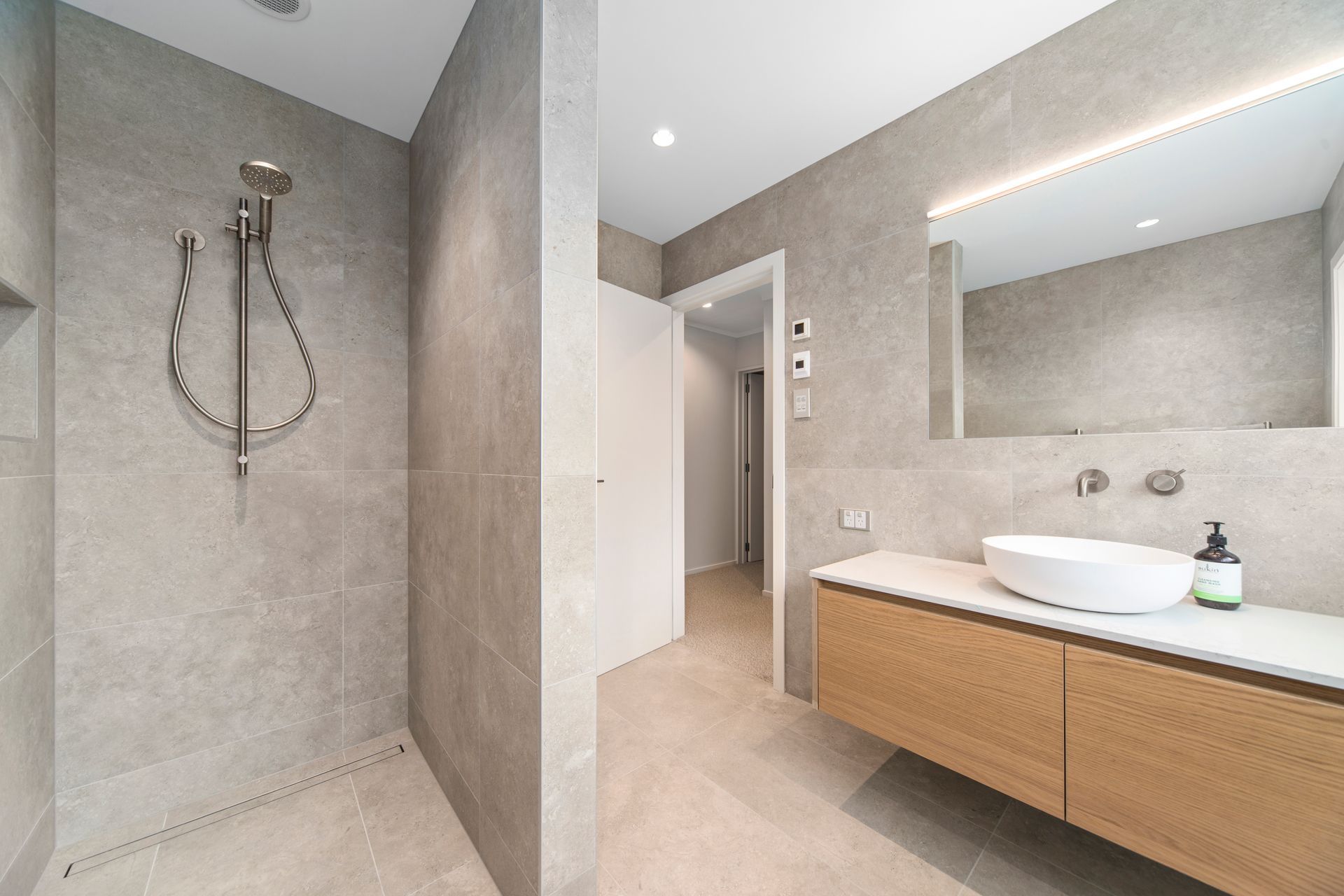 010Open2viewID555716-16LoganAvenue.jpg
