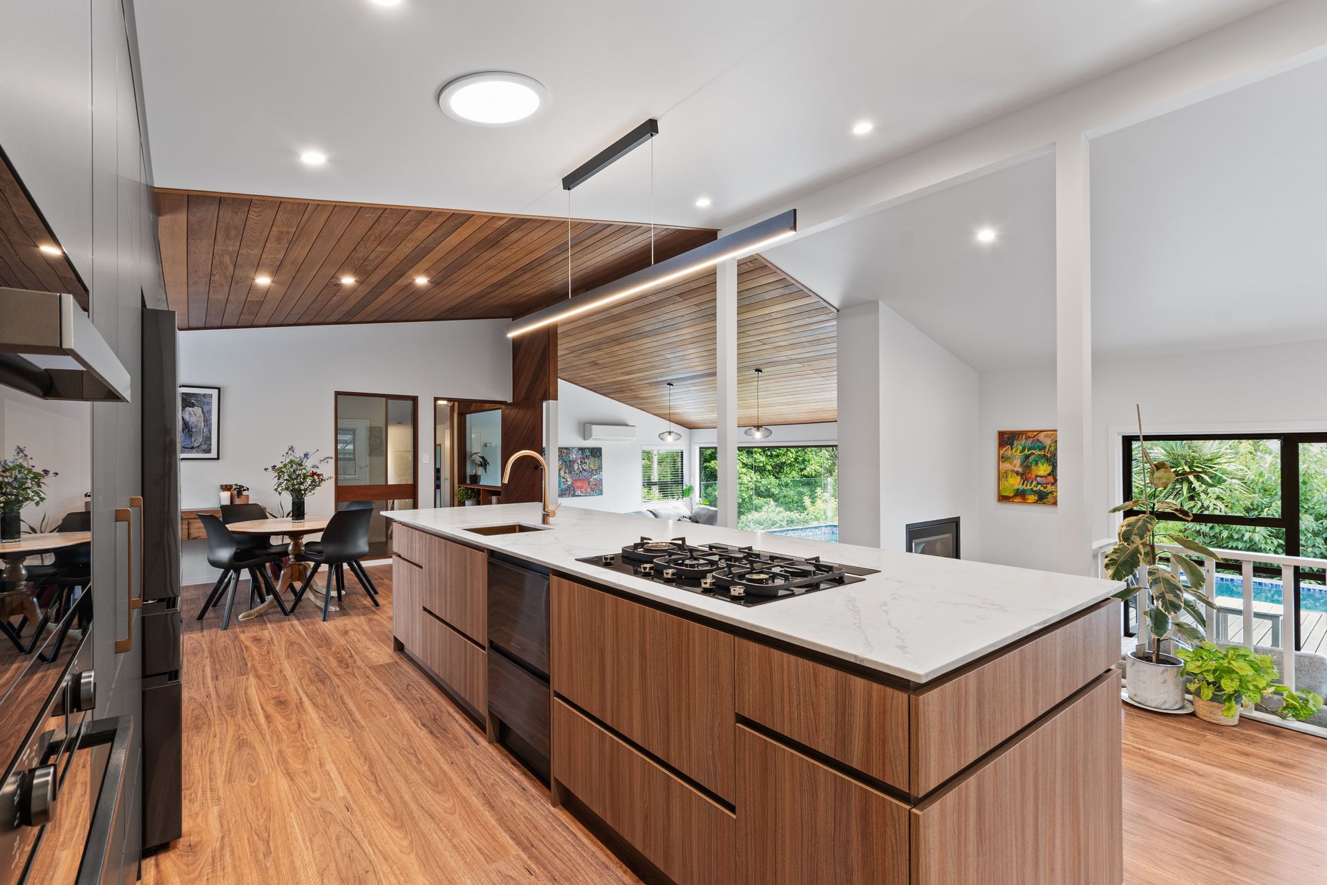 014Open2viewID589980.jpg