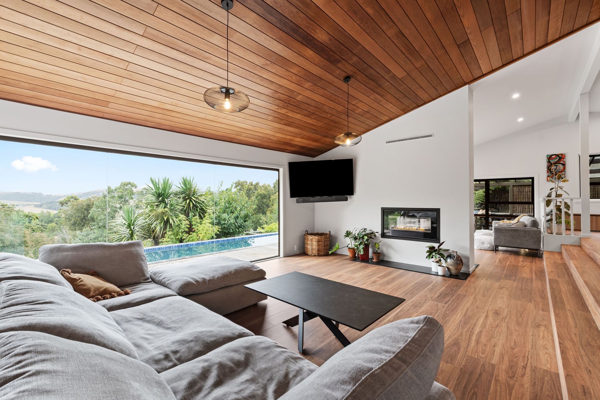 018Open2viewID589980.jpg
