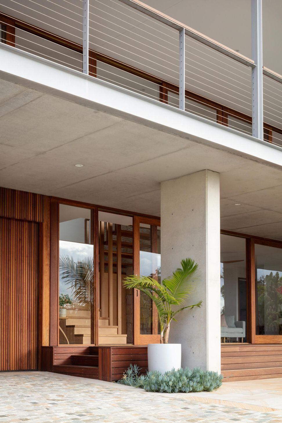 02-Matt-Day-Architect-Matt-Day-Bayview-House-Timber-Cladding-Concrete-Column.jpg