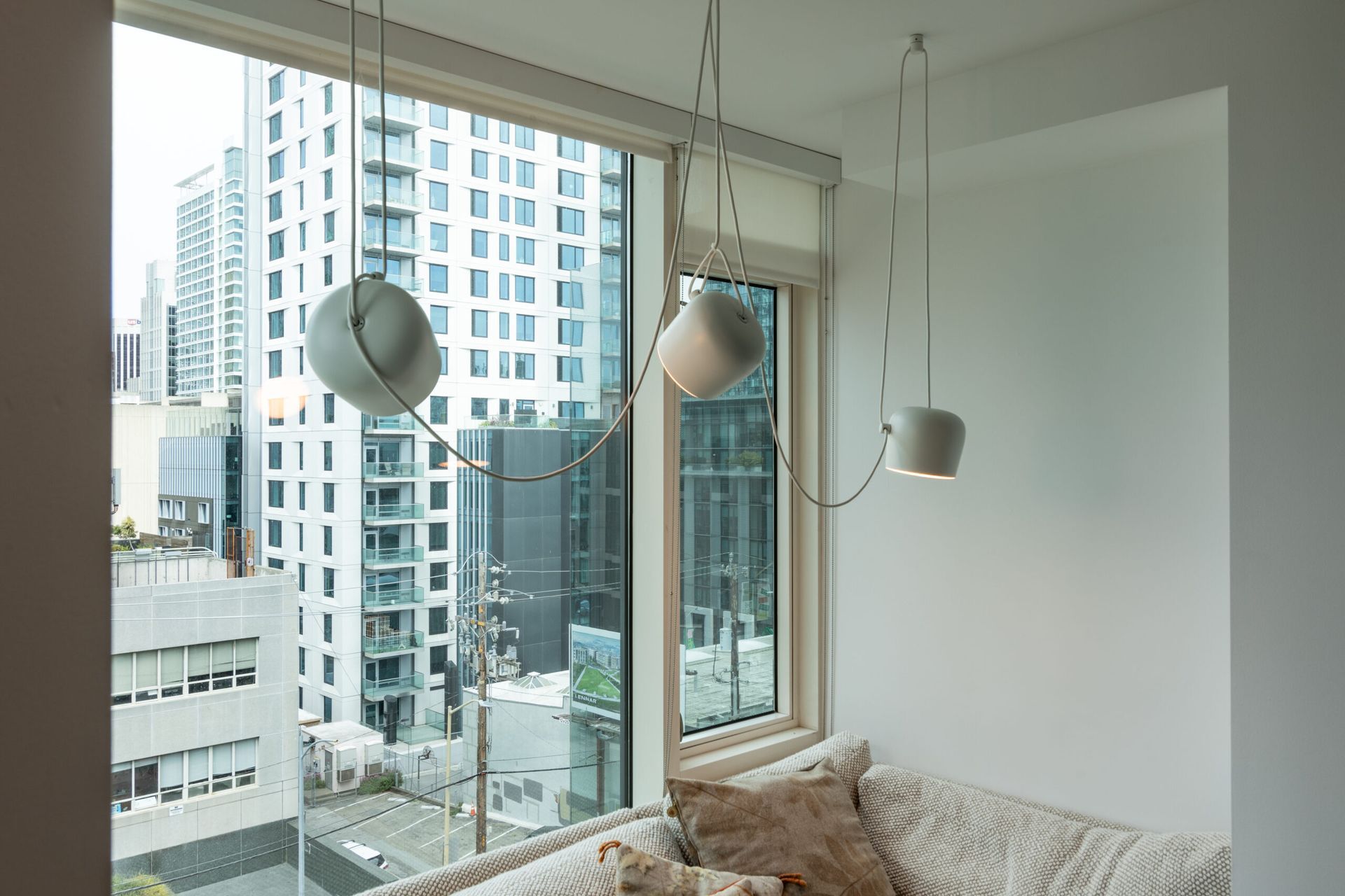 09489-Harrison-19livingroom-windowcopy-webzack-devito-architecture-scaled.jpg