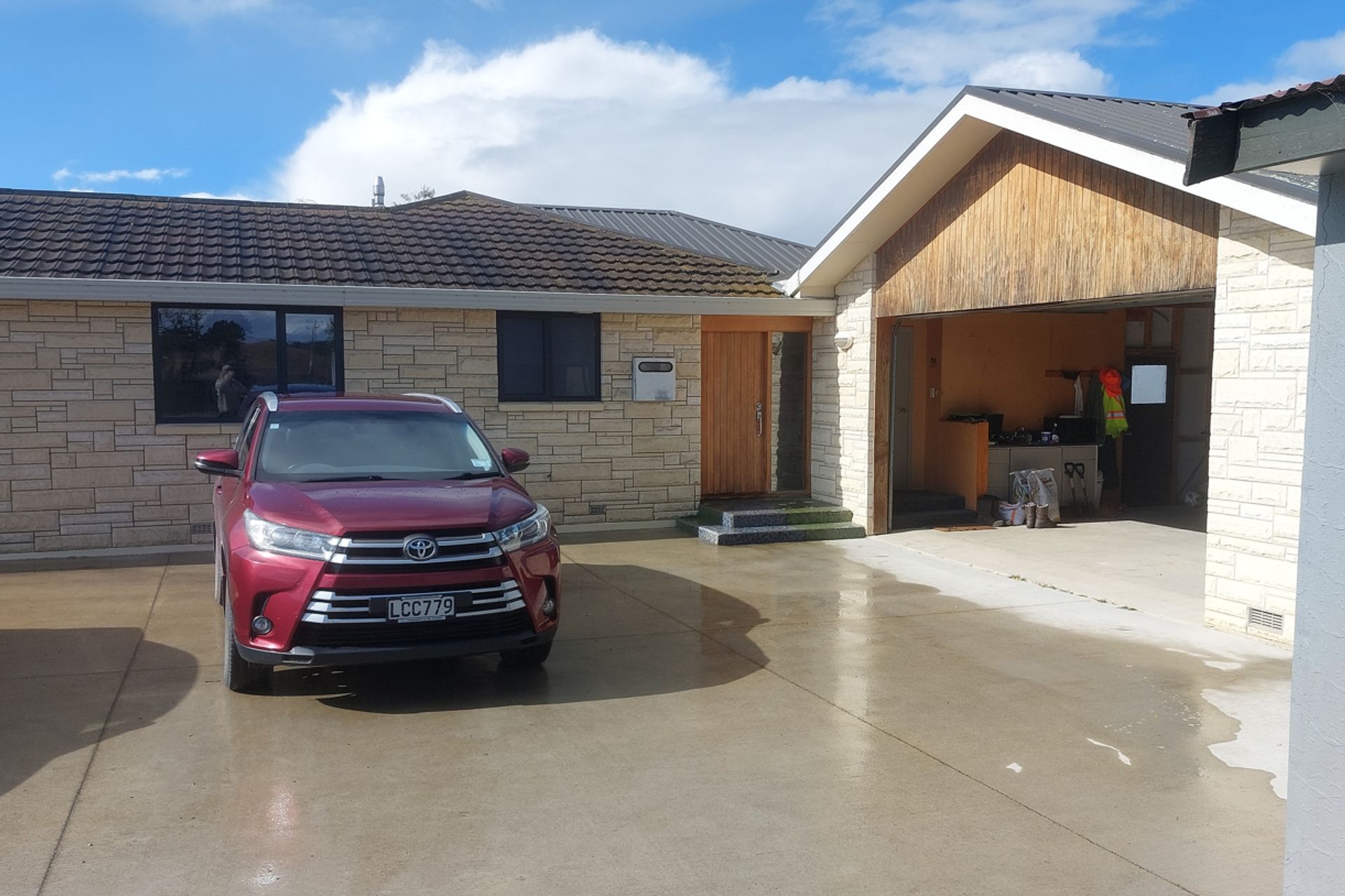 11-Galbraith-Rd-Flagswamp-Completion-images-with-newly-installed-windows-with-views-of-the-entrance-JDBuilders.jpg