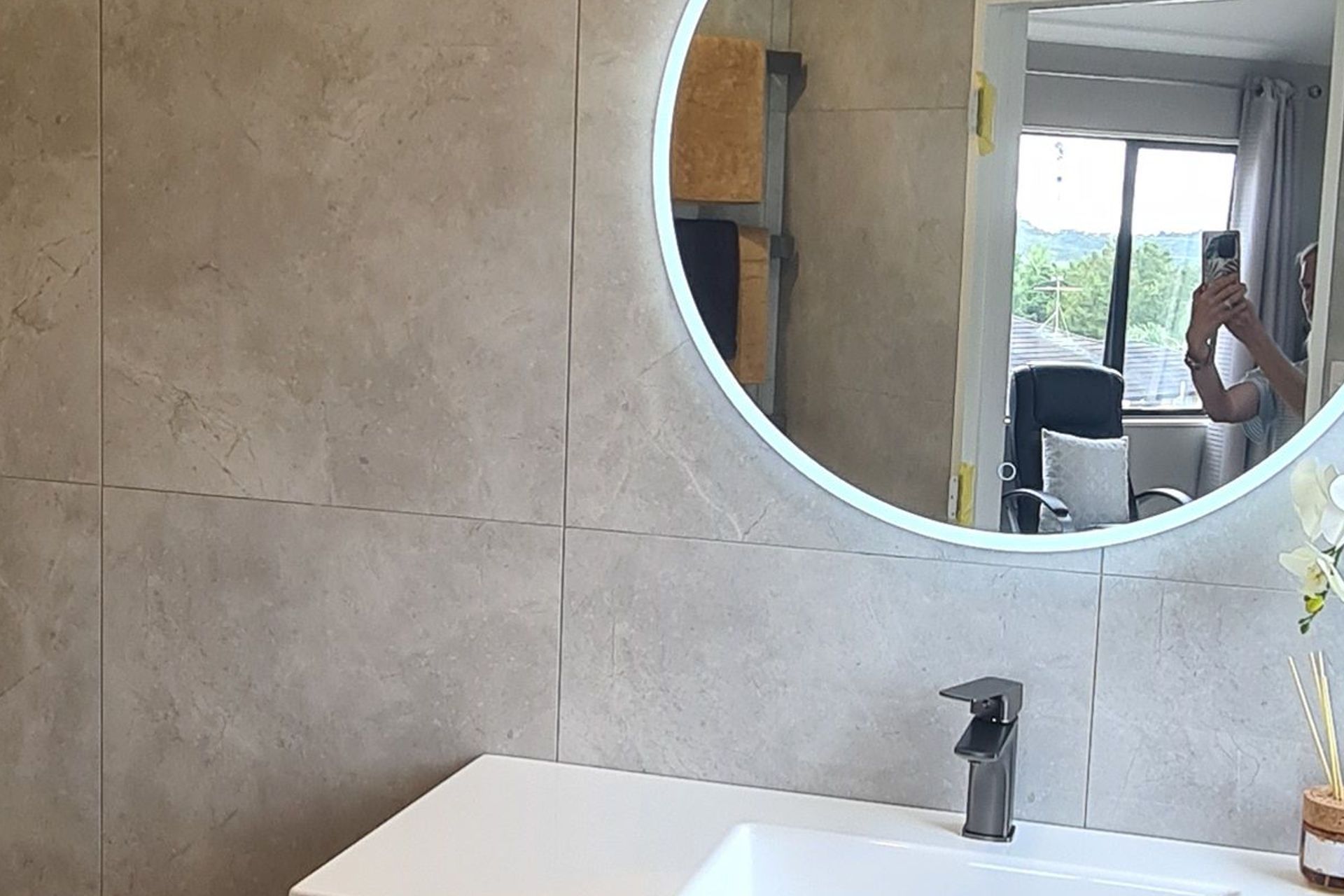 Byblos Gardens &amp; Bathroom