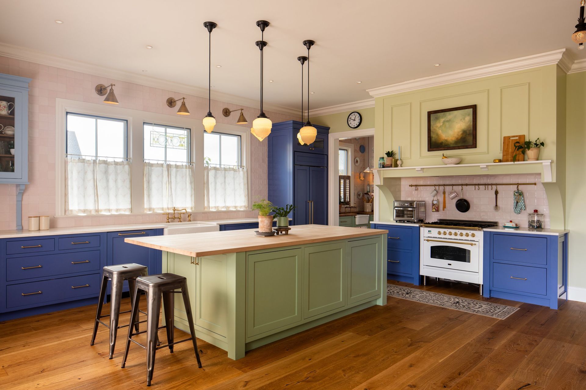 2510HillsideCottageInteriorsJordanPowers005lo.jpg
