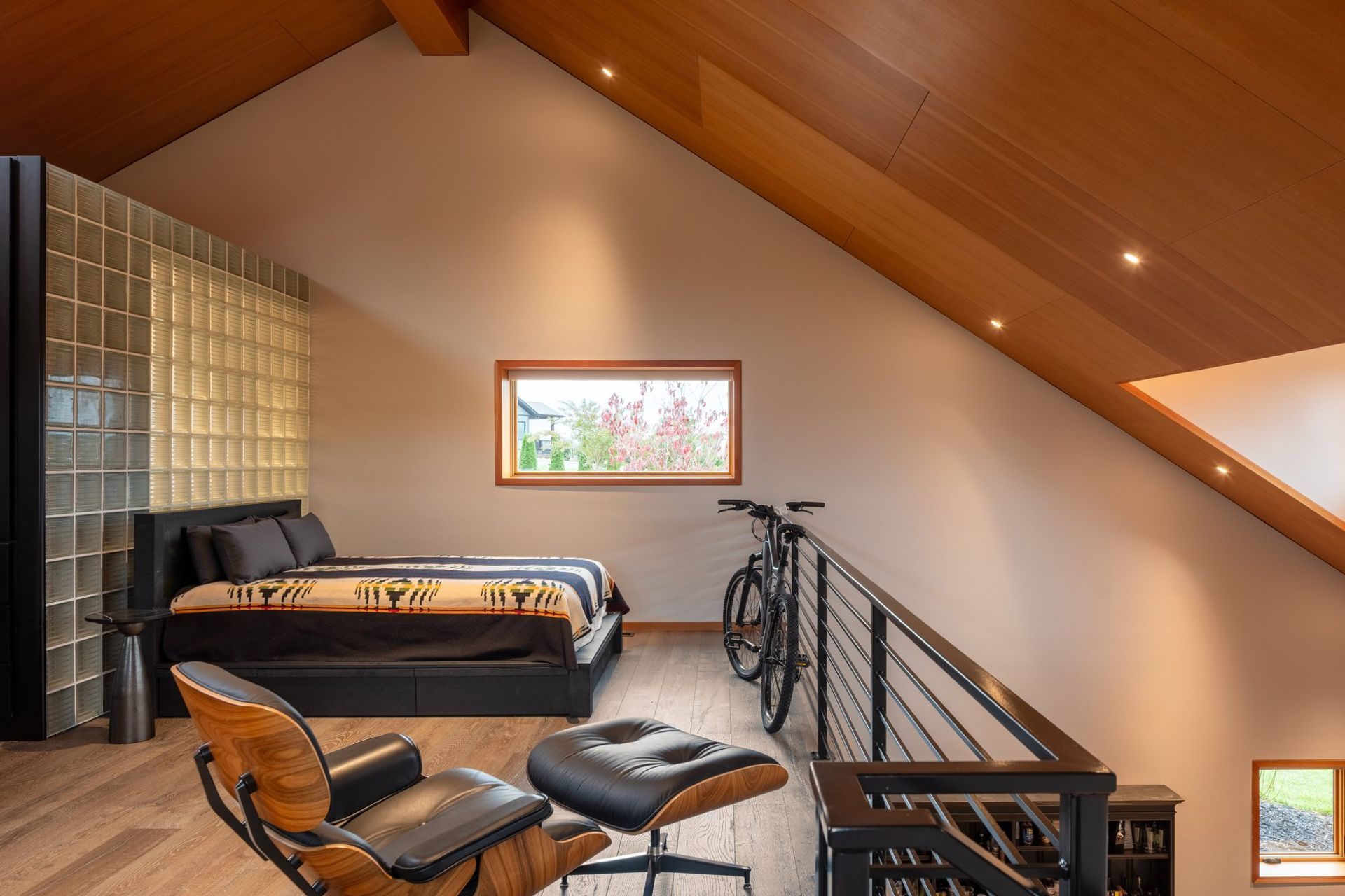2510LoftRetreatInteriorsJordanPowers003lo.jpg