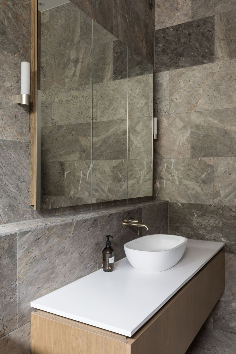 Villa Reno in Auckland by KKID and Malcolm Walker
