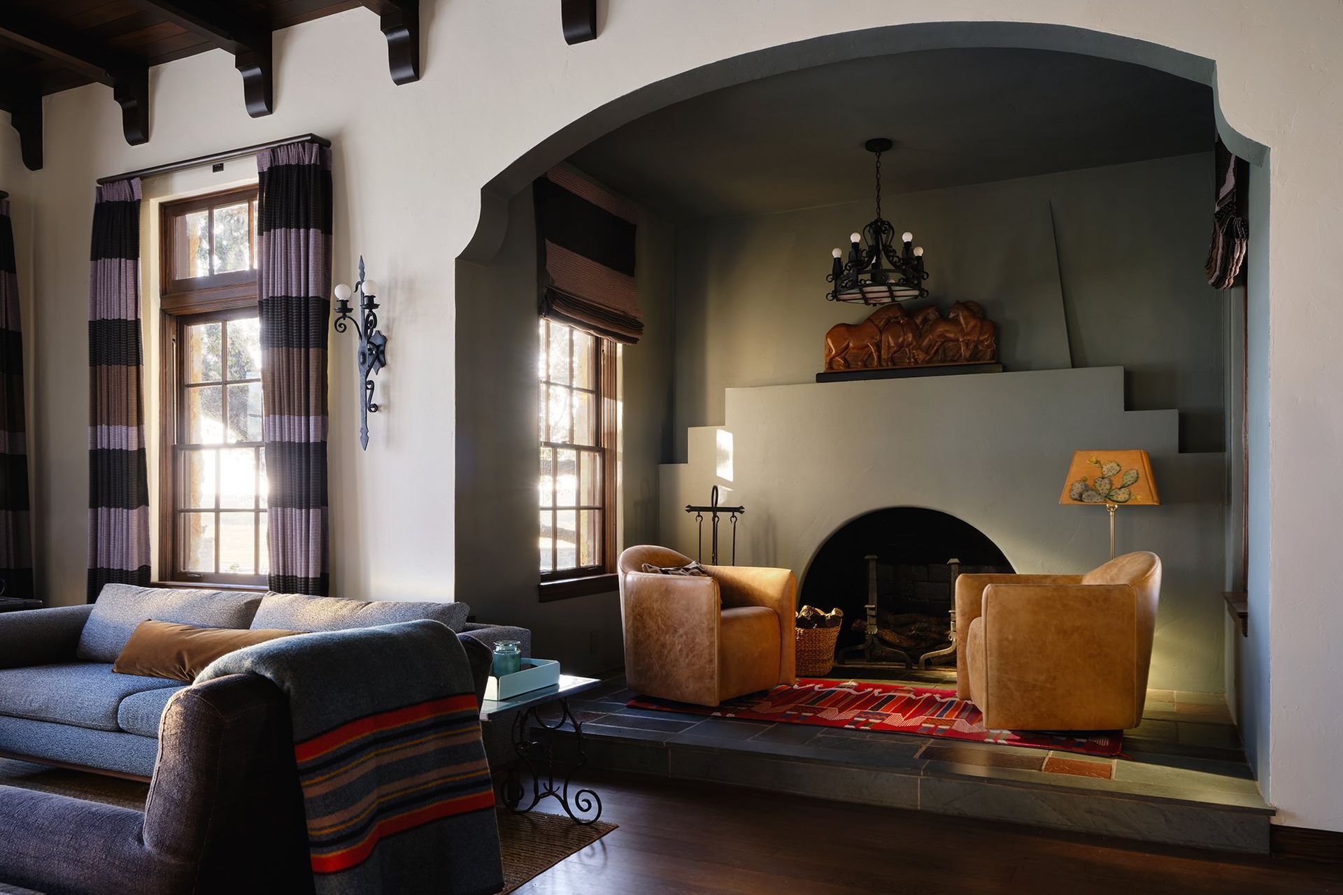 3TexasRanchHouseCuppettKilpatrickArchitectureandInteriorDesignAustinTexasspanish-mexican-colonial-wood-beams-corbels-living-room-plaster-arch-inglenook-slate-floor.jpg