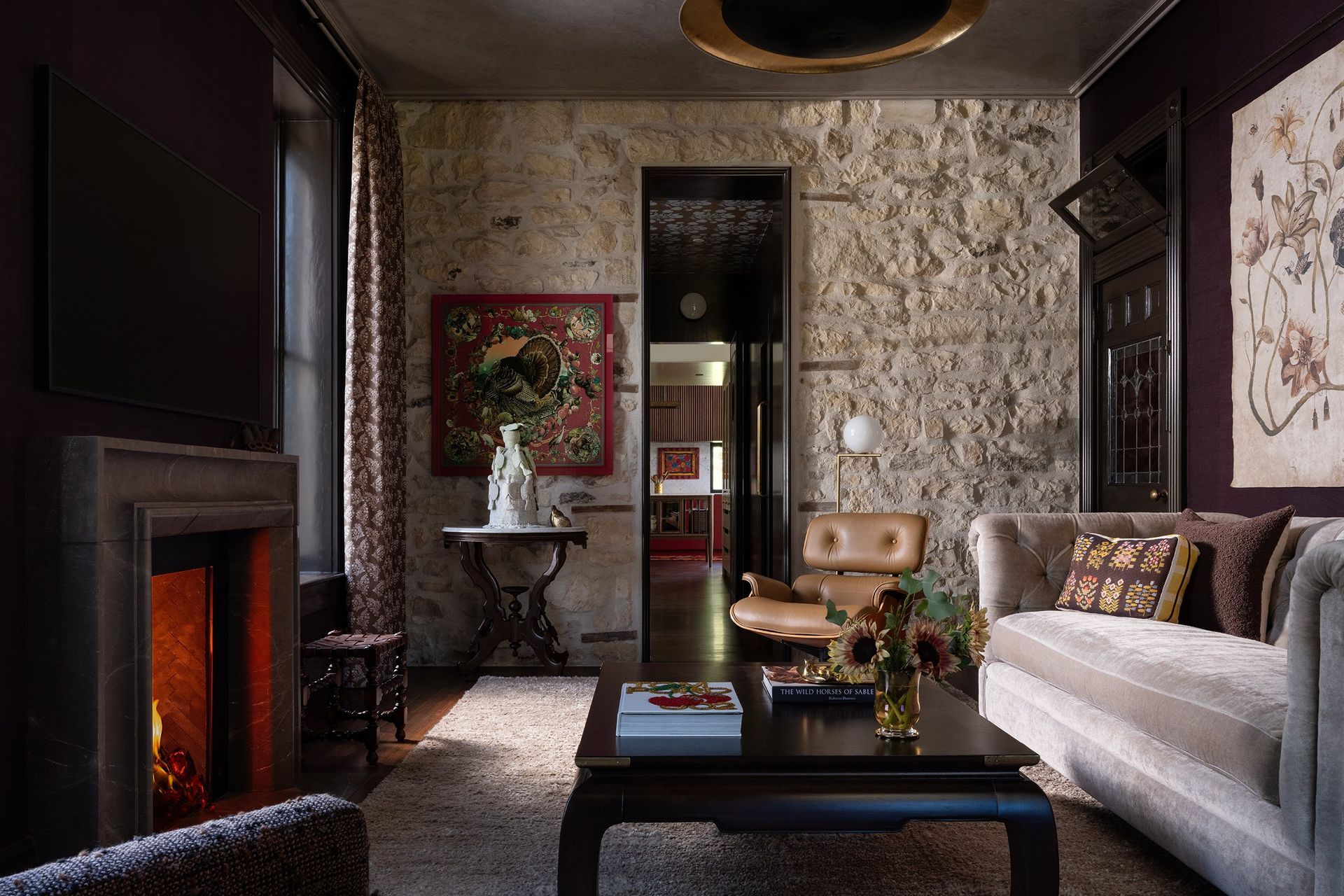 7PastandPresentPlaceCuppettKilpatrickArchitectureandInteriorDesignAustinTexascozyden-livingroom-stonewall-historictrim.jpg