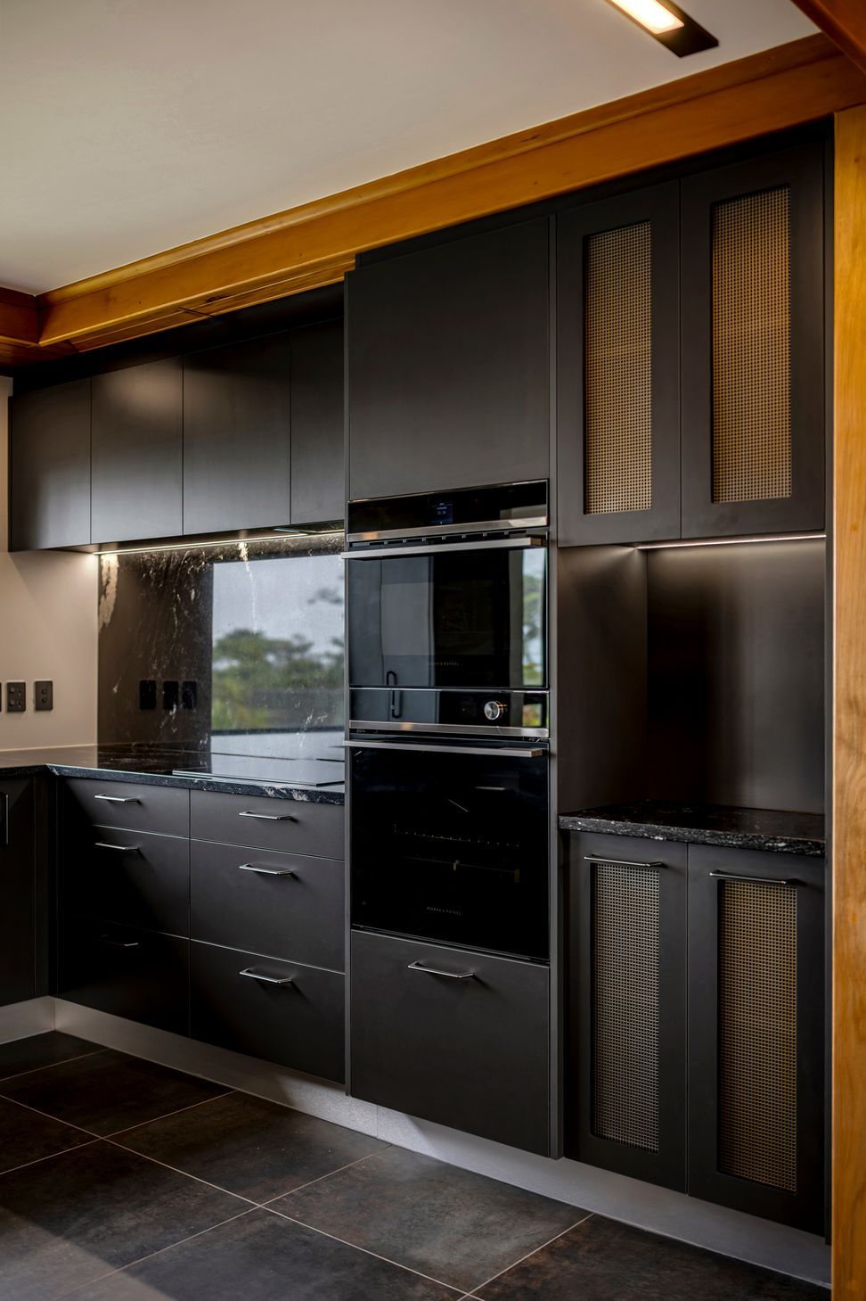 From undercabinet glow to pendant ambiance, every layer of light was curated for comfort and style.