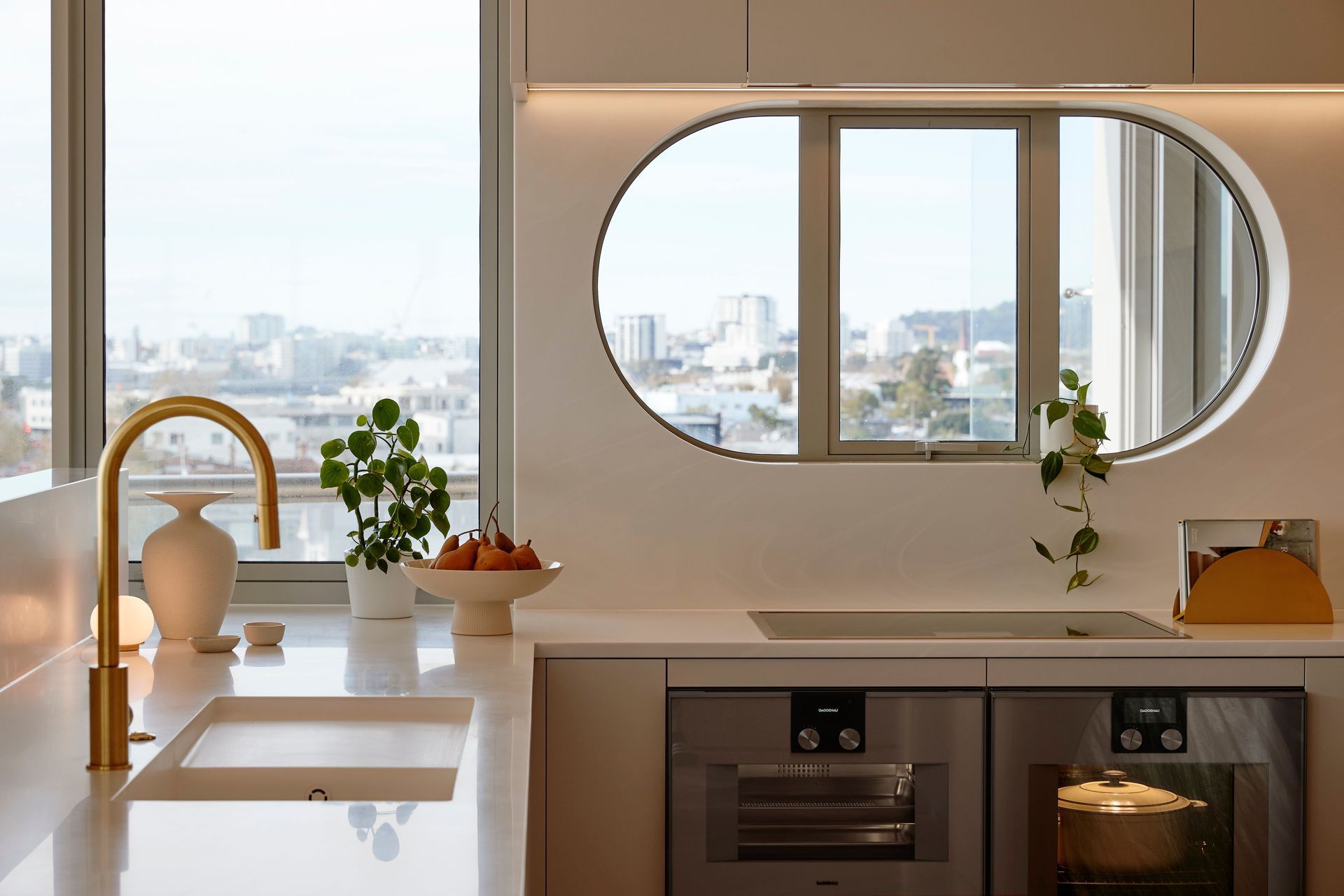 9-2305-FourWalls-Shangri-La4431x.jpg