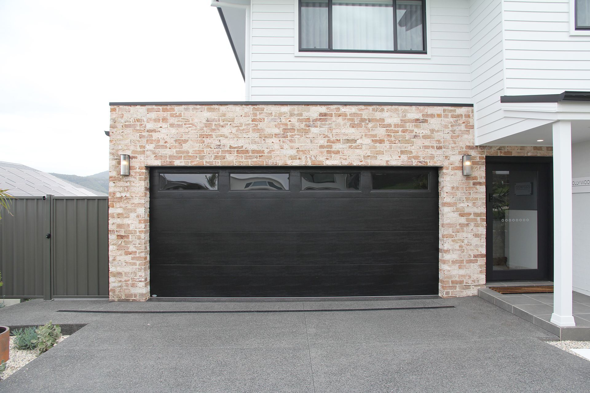Evolution-Building-Group-Garage-Door-Brick-Dolly-Circ-Calderwood-Flatline-with-Plain-Ranch-Windows-in-Night-Sky.jpg