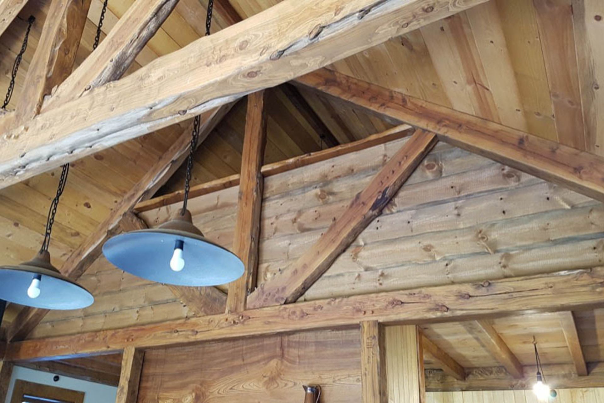 Hunting-Guides-Post-Beam-01.jpg