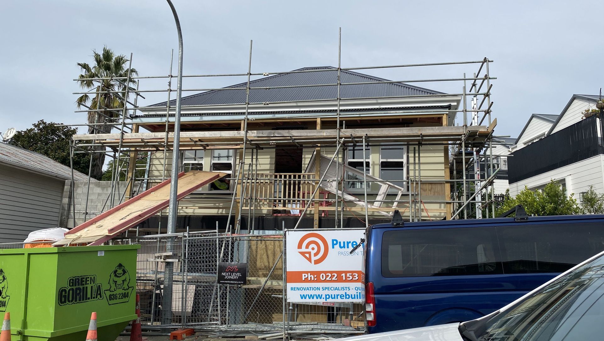 9 Gunson Str banner