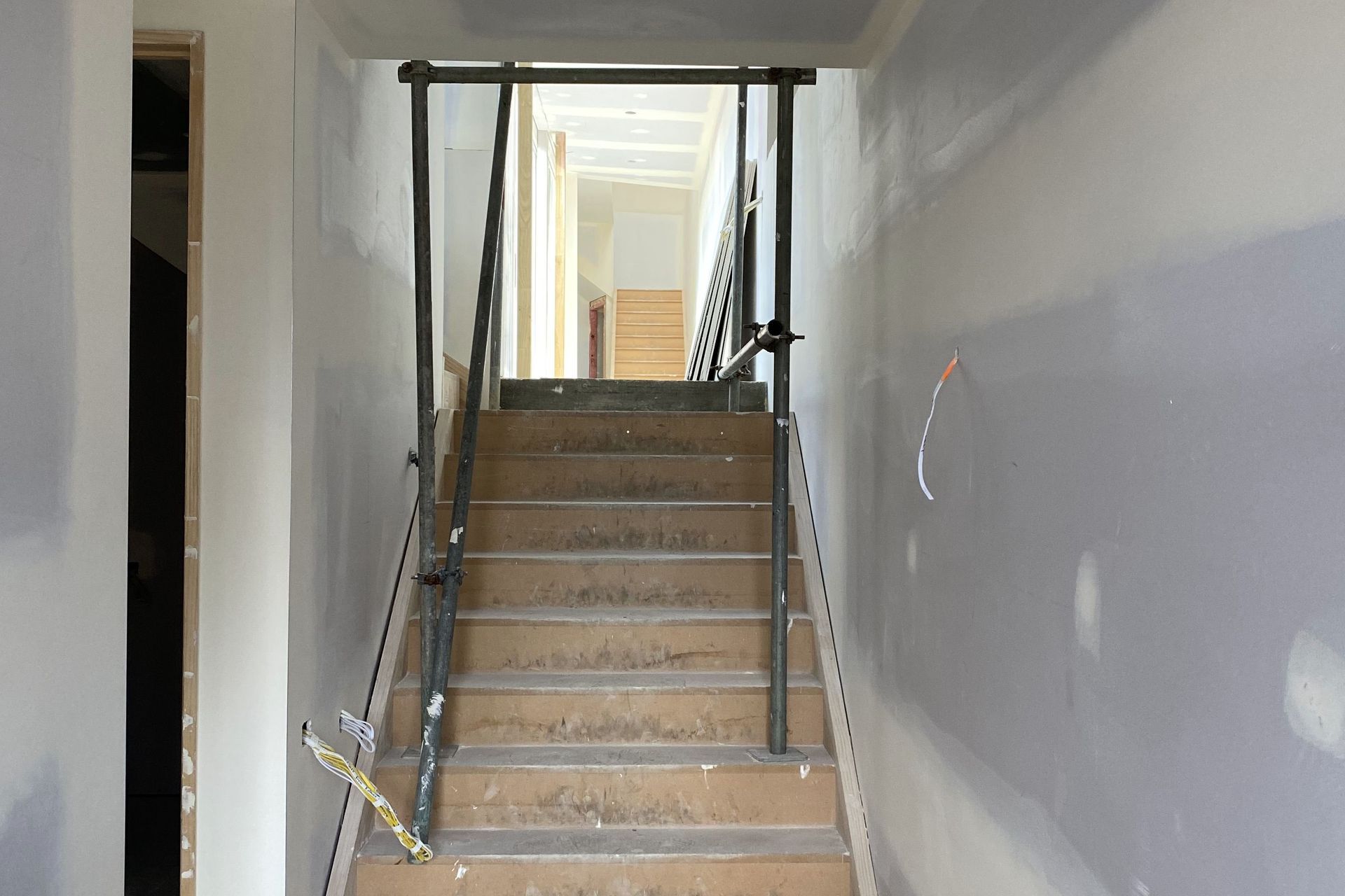9 Gunson Str