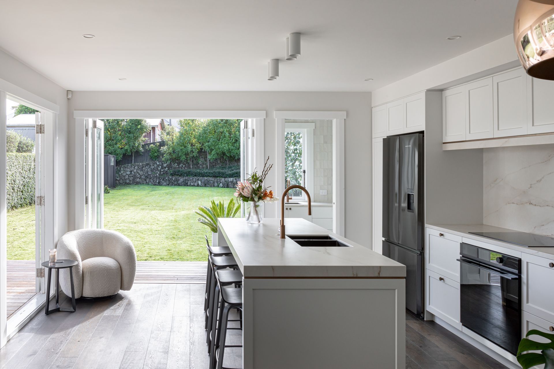 Landscape-straight-on-shot-of-island-out-into-garden-woodside.jpg