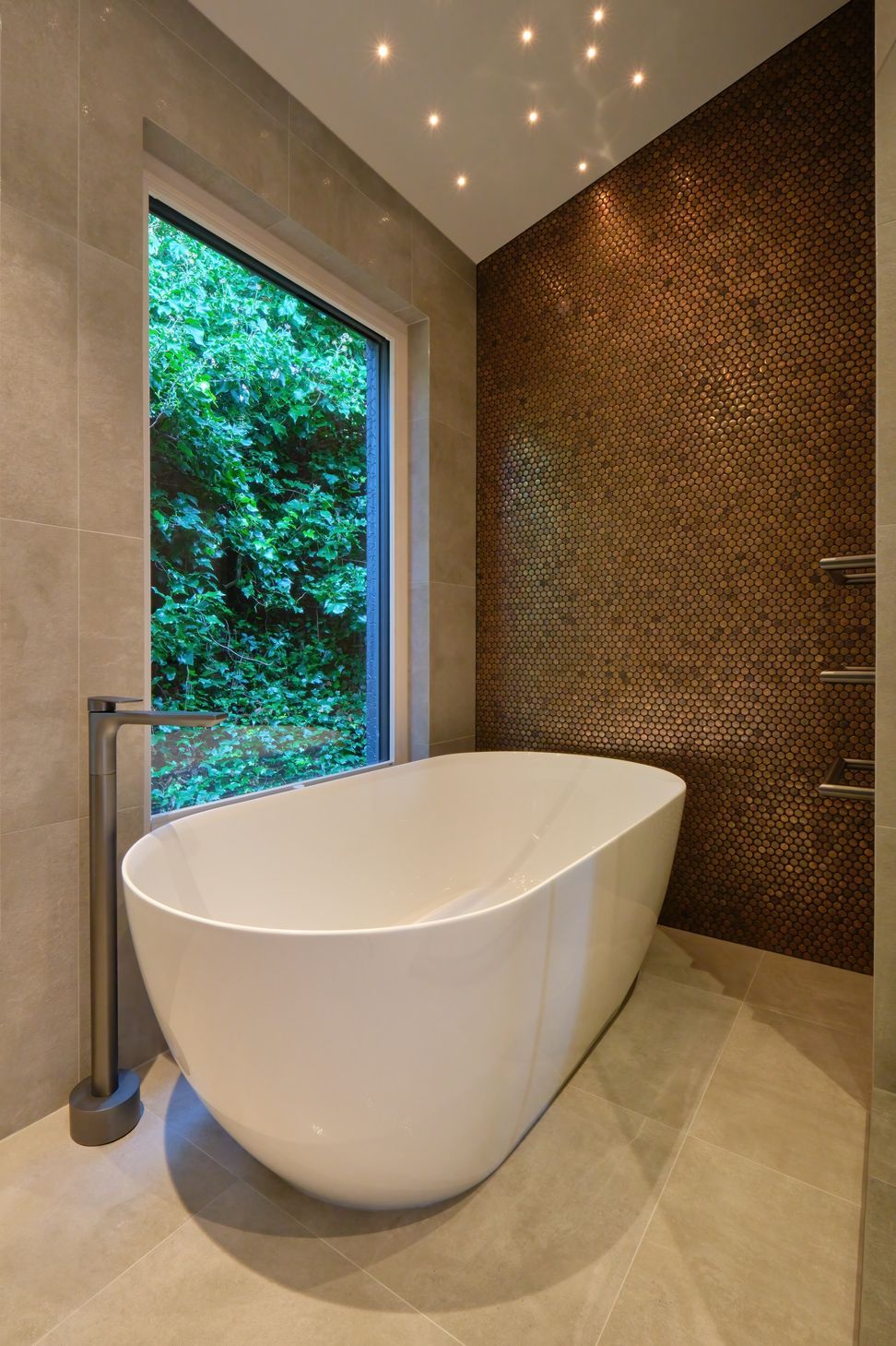 Loch-View-Queenstown-bath-tub.jpg