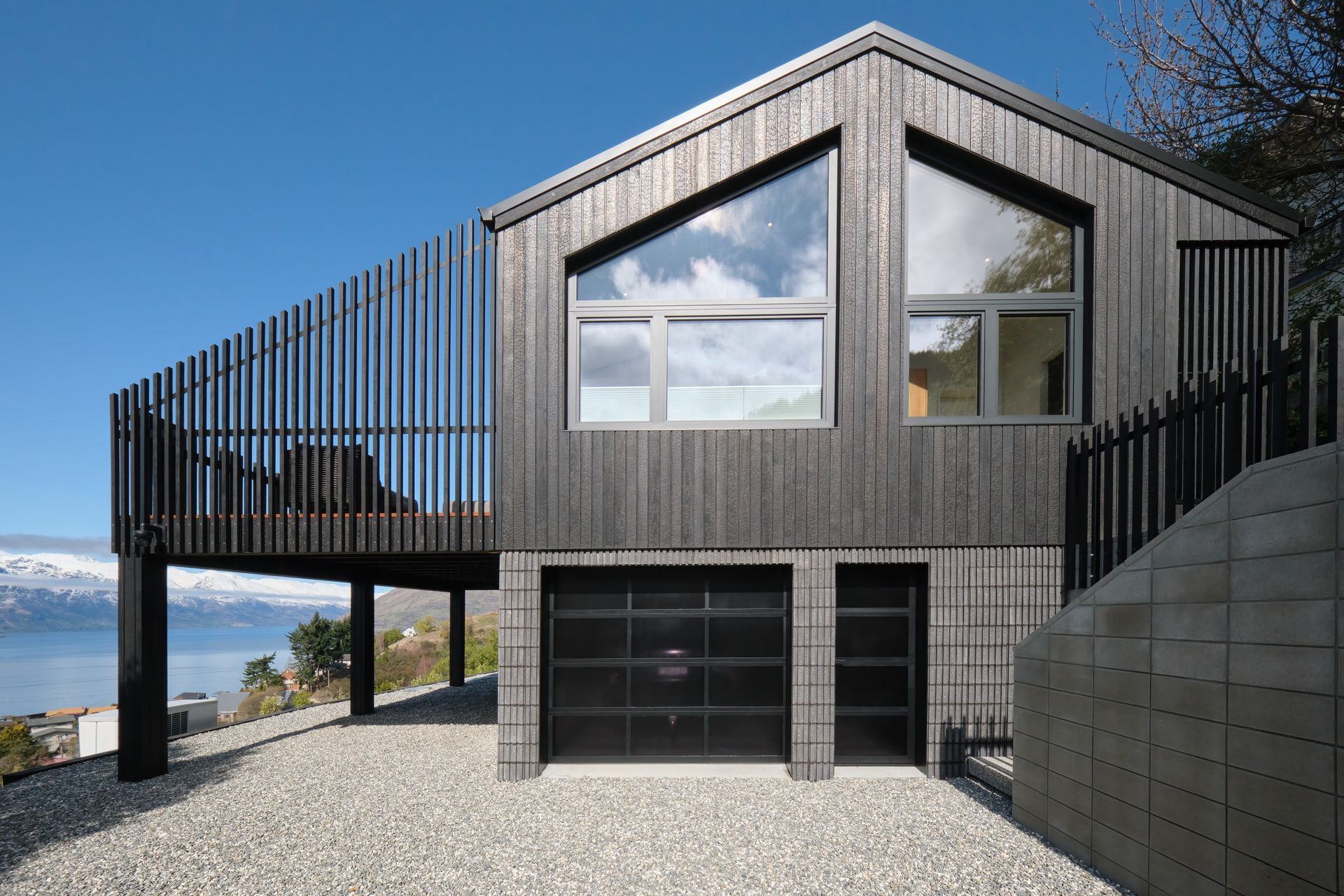 Loch-View-Queenstown-exterior-from-street.jpg