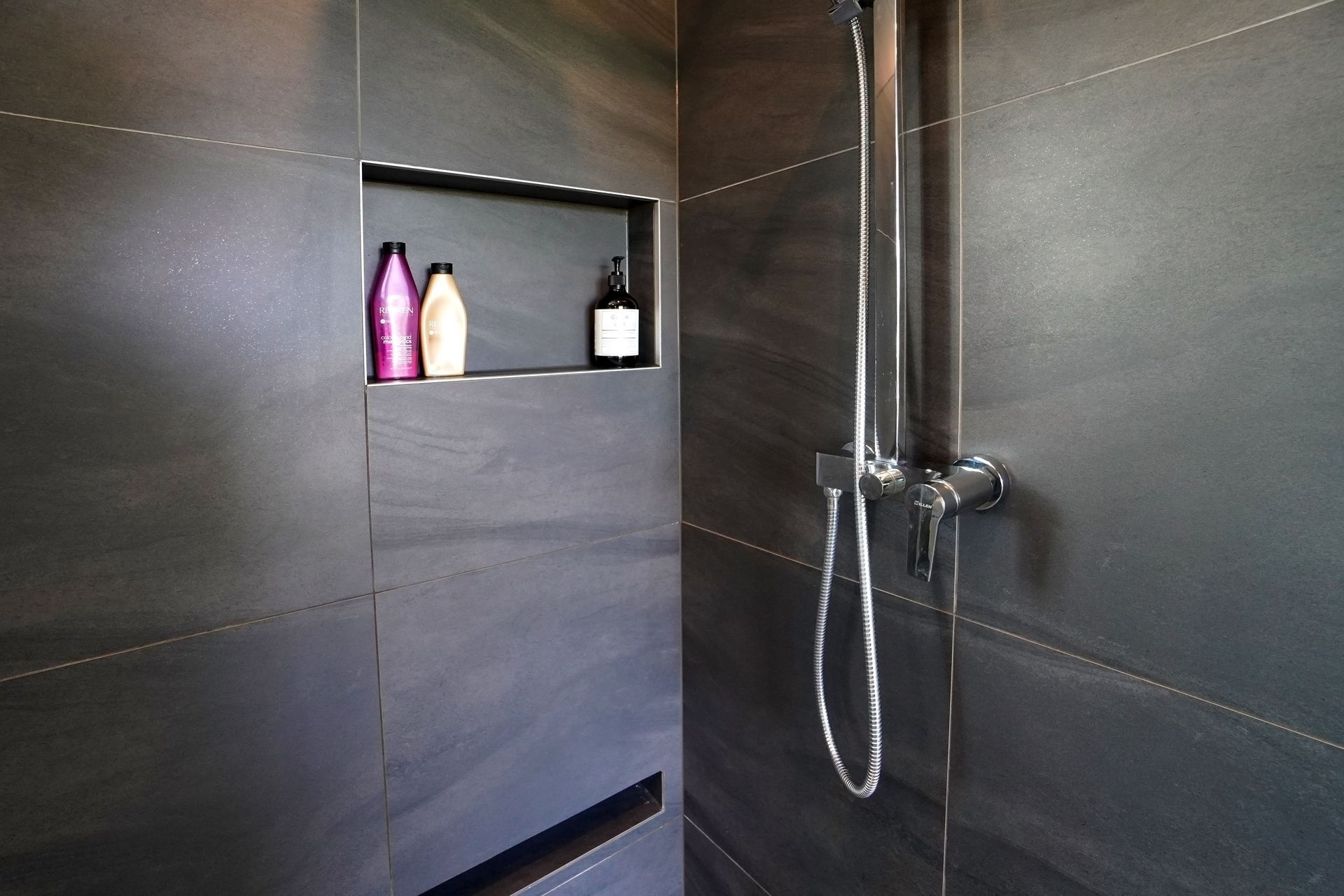 Sarah’s Bathroom Renovation – Adding Luxury &amp; Value to Their Home