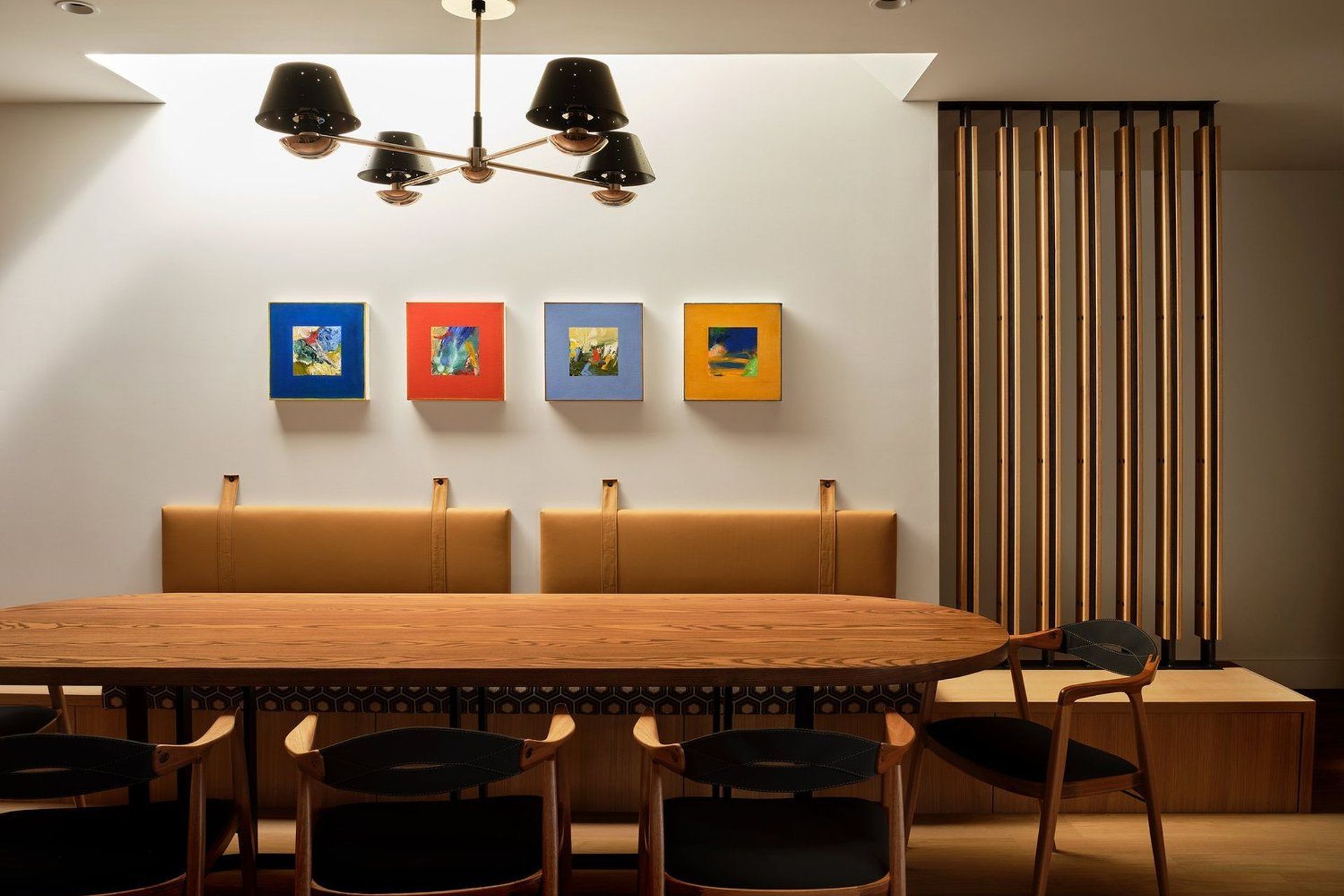 MADesignRiverRoad110121Dining001.jpg
