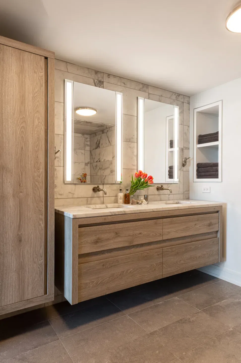 NMI-LakeshoreEast-PrimaryBath-1.webp