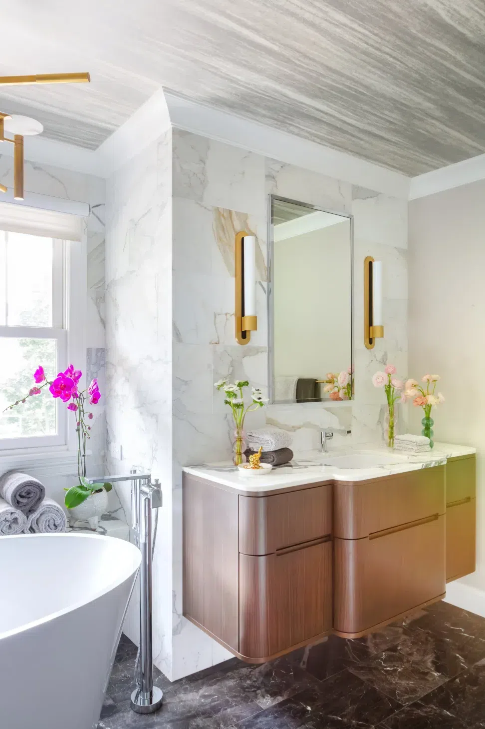 NMI-WilmetteHSF-MasterBath-2.webp