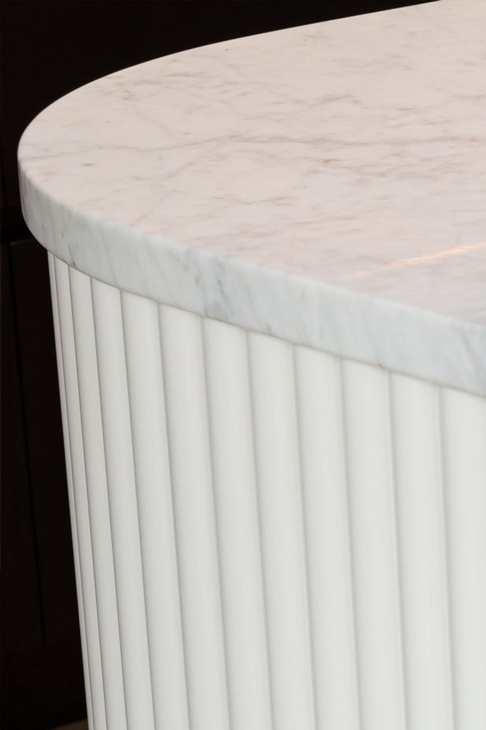 NeoDesign-customkitchenrenovationdesignerAucklandcurveblackwhite-marblePonsonbyislanddetail.jpg