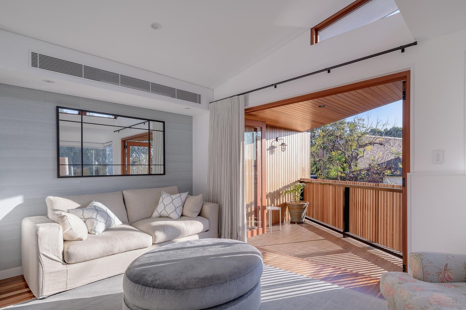 Annandale House