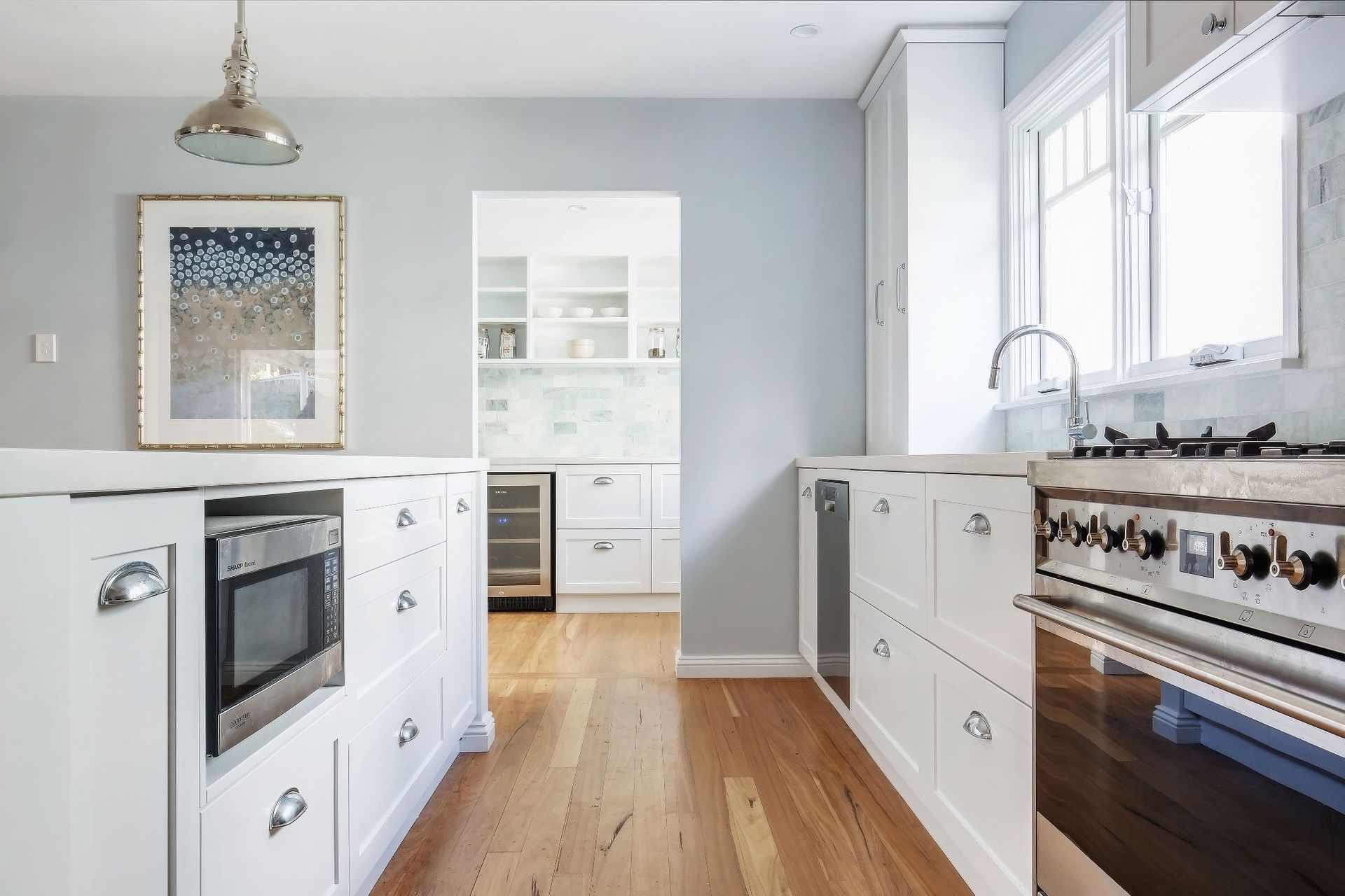 archipro-SMEG-Freestanding-Cooker-and-under-bench-microwave.jpeg