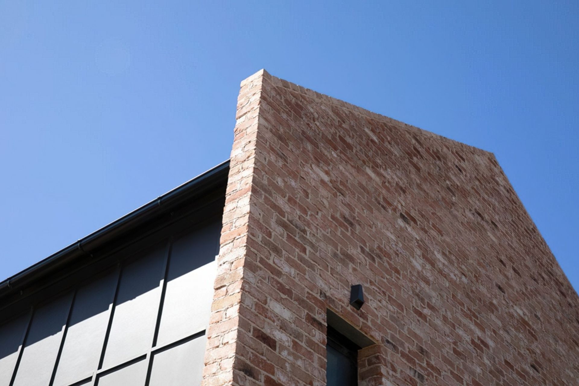 buildmejoadja8-gigapixel-standard-height-927px.jpg