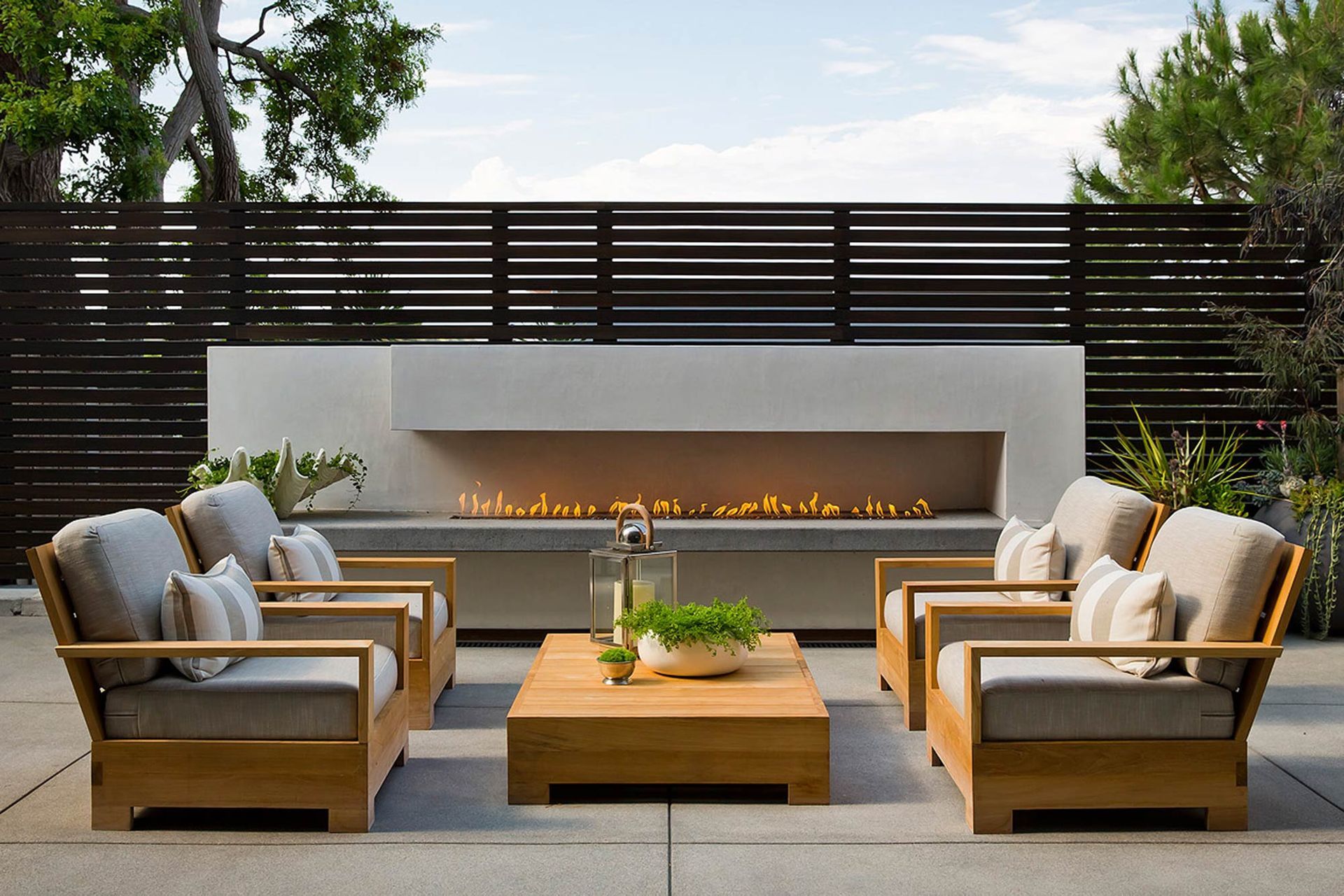 imgi116Open-Layout-Contemporary-Manhattan-Beach-Renovation-19th11-1-v2.jpg