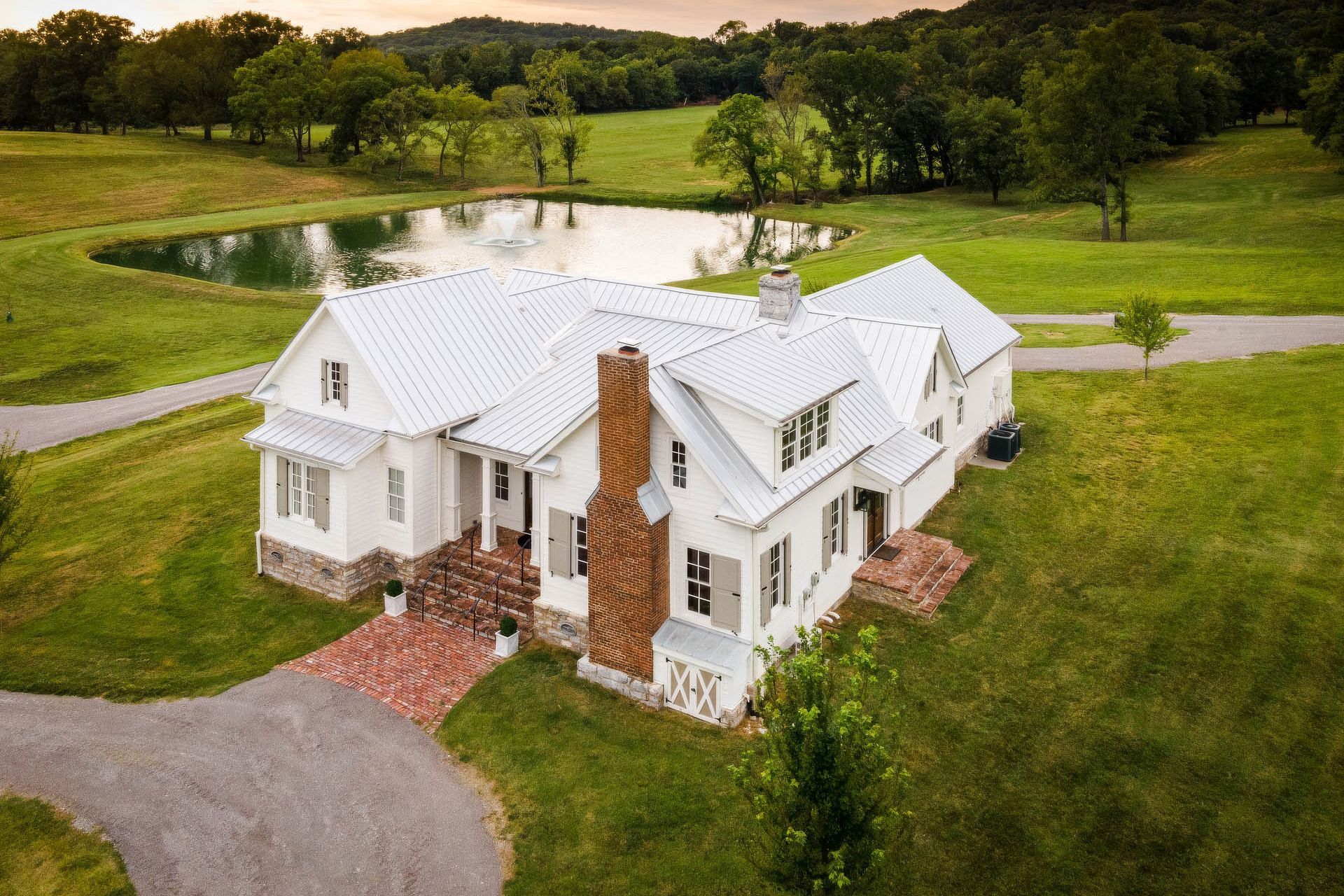 imgi1Briarwood-Farm-Farmhouse-04-v3-upscaled-by-Replicate.jpg