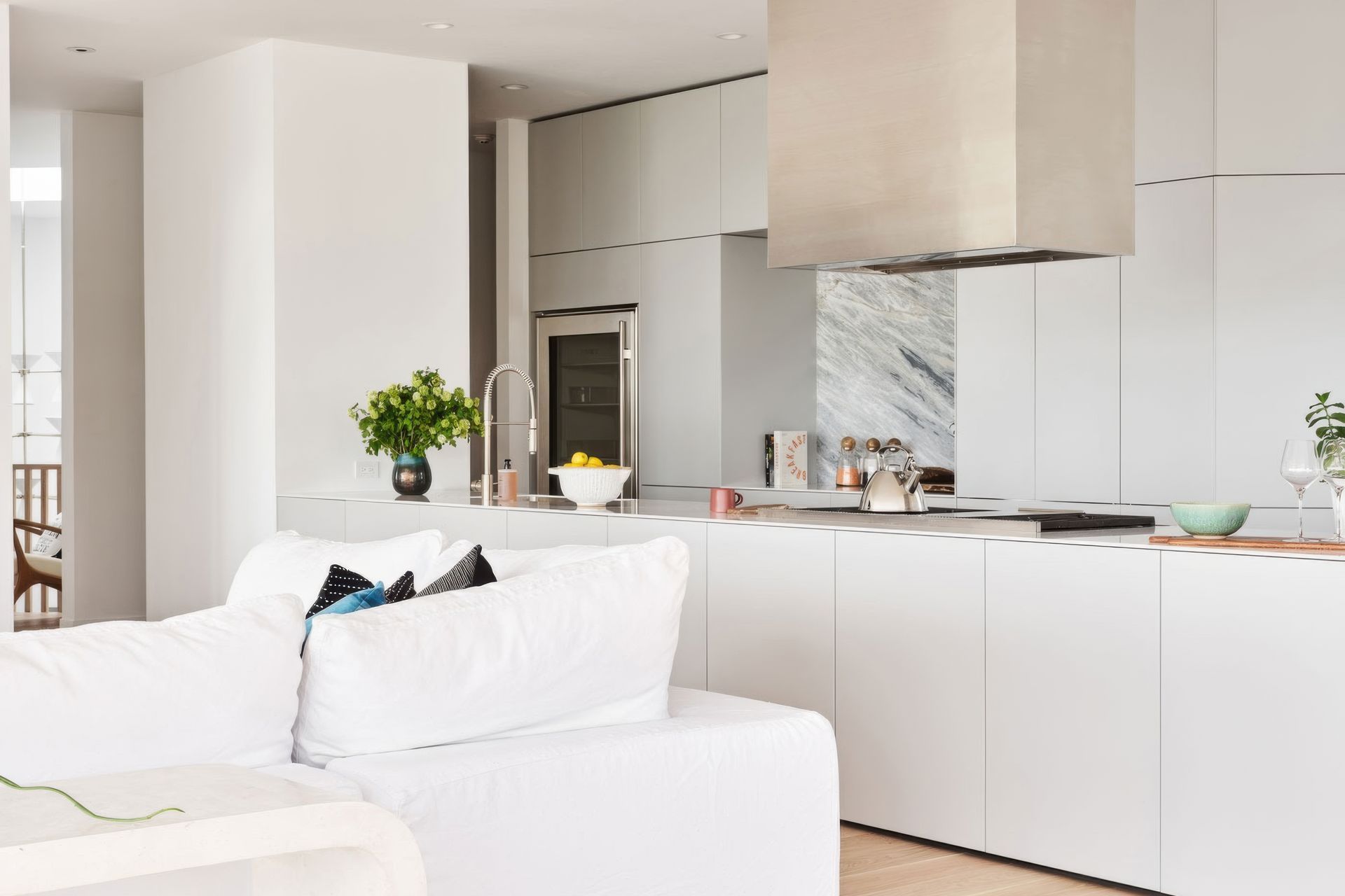 imgi24minimal-grey-custom-kitchen-design-in-modern-hamptons-beach-house-interiors-gigapixel-standard-v2-4x.jpg