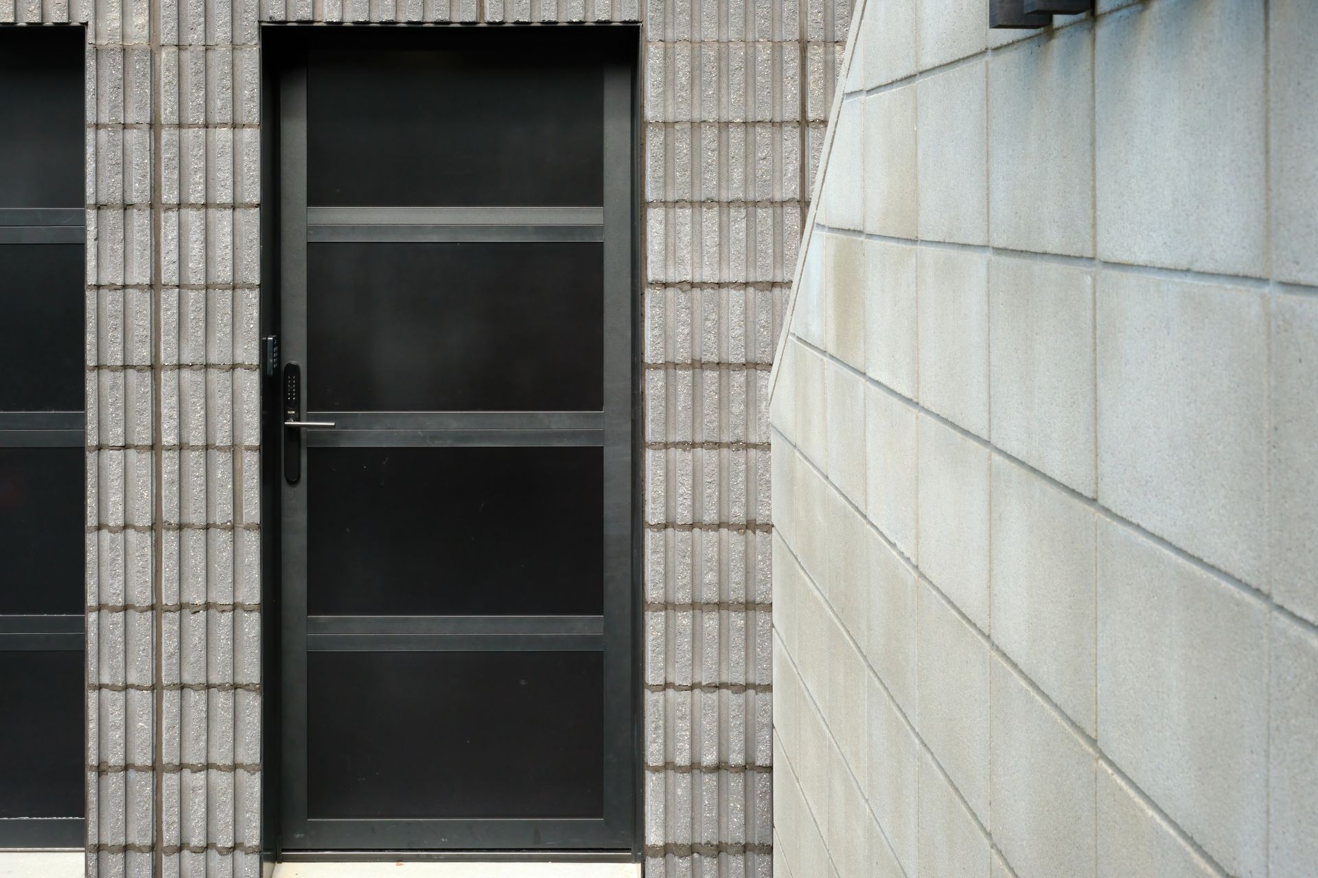 loch-view-queenstown-translucent-door.jpg