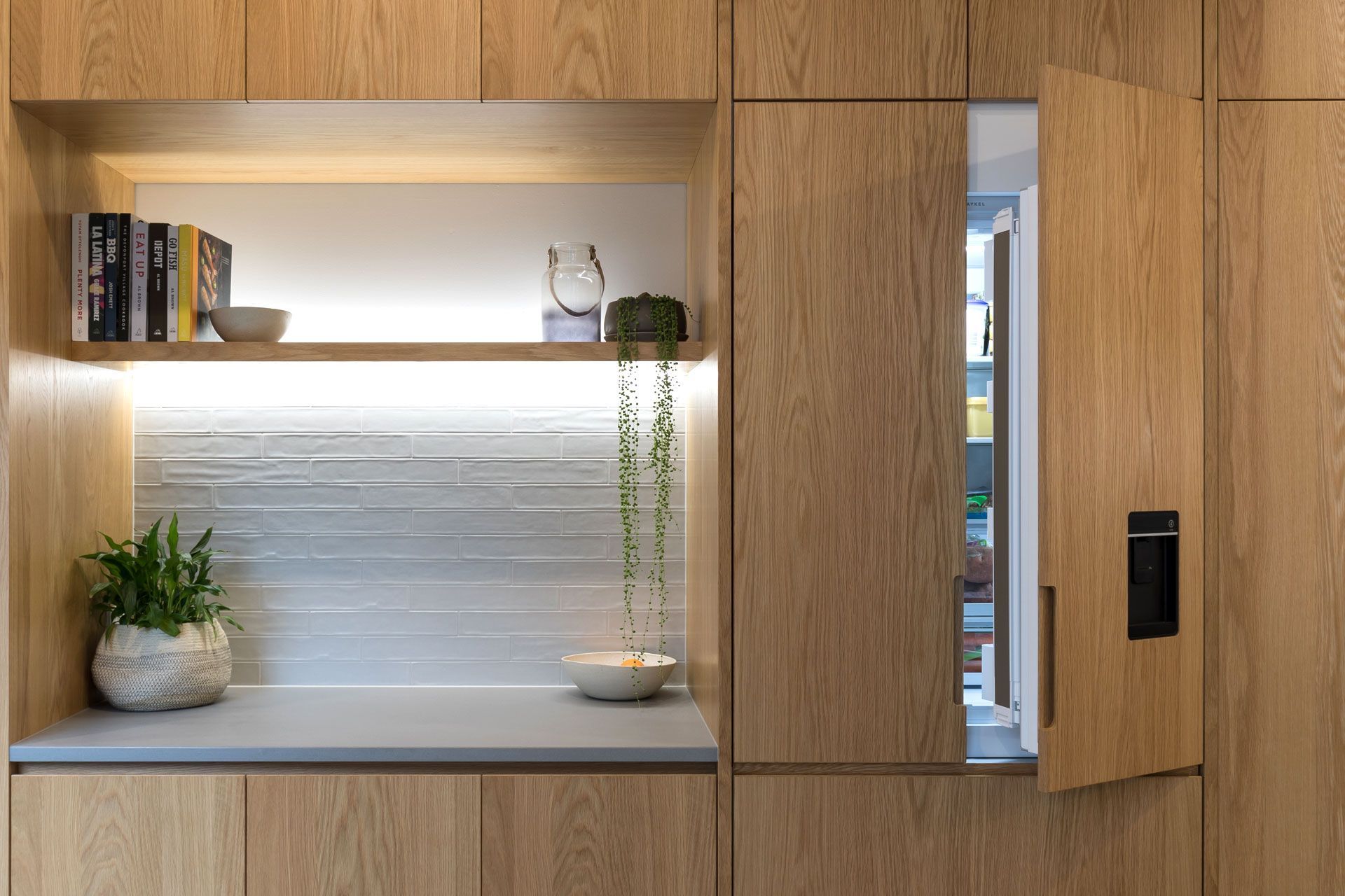 neo-design-designer-kitchen-auckland-renovation-devonport-oak-veneer-trendstone-calacatta-10.jpg