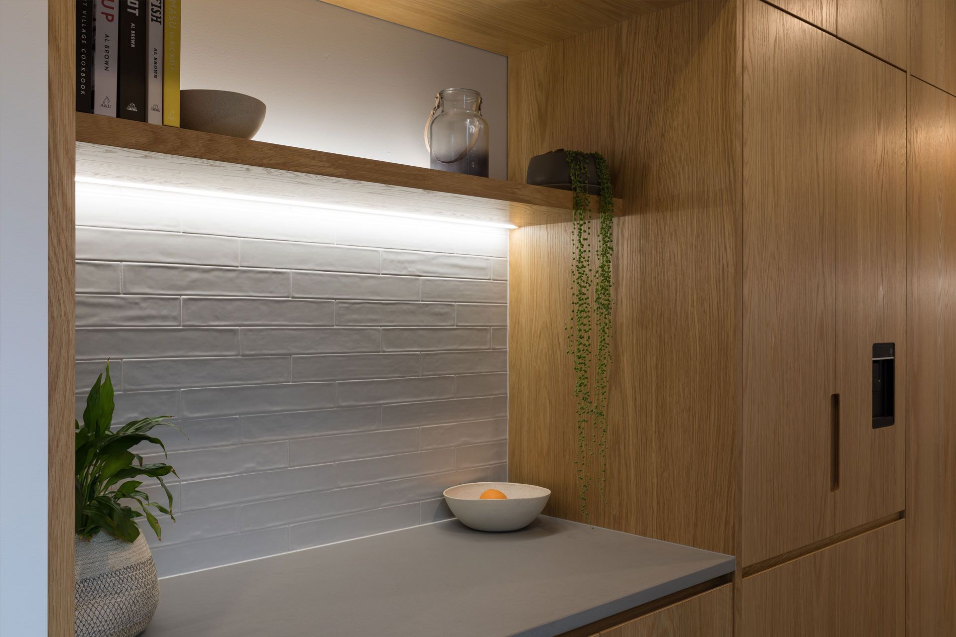 neo-design-designer-kitchen-auckland-renovation-devonport-oak-veneer-trendstone-calacatta-9.jpg