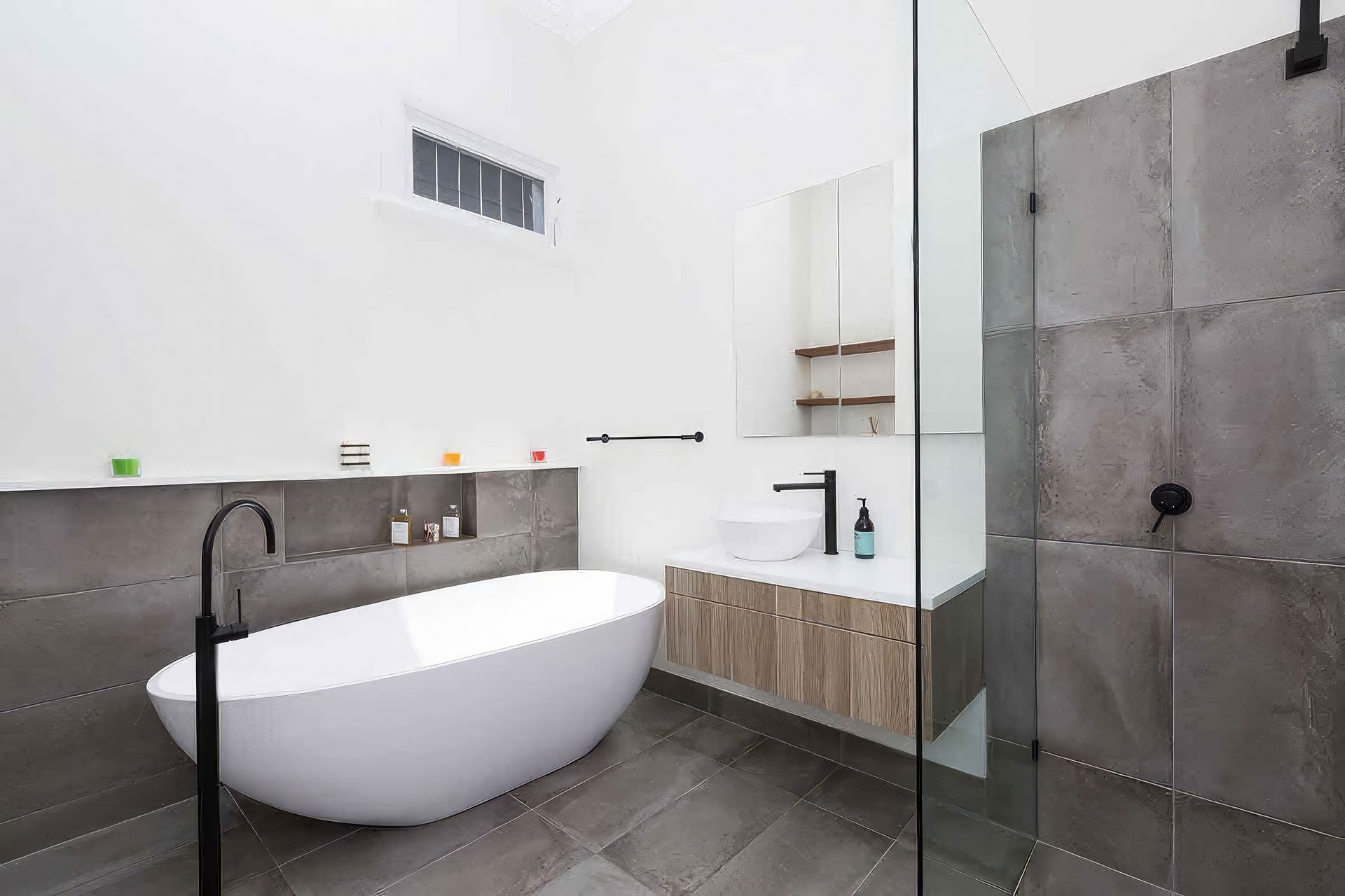 up10-Main-bathroom-fix-standard-scale-200x.jpg