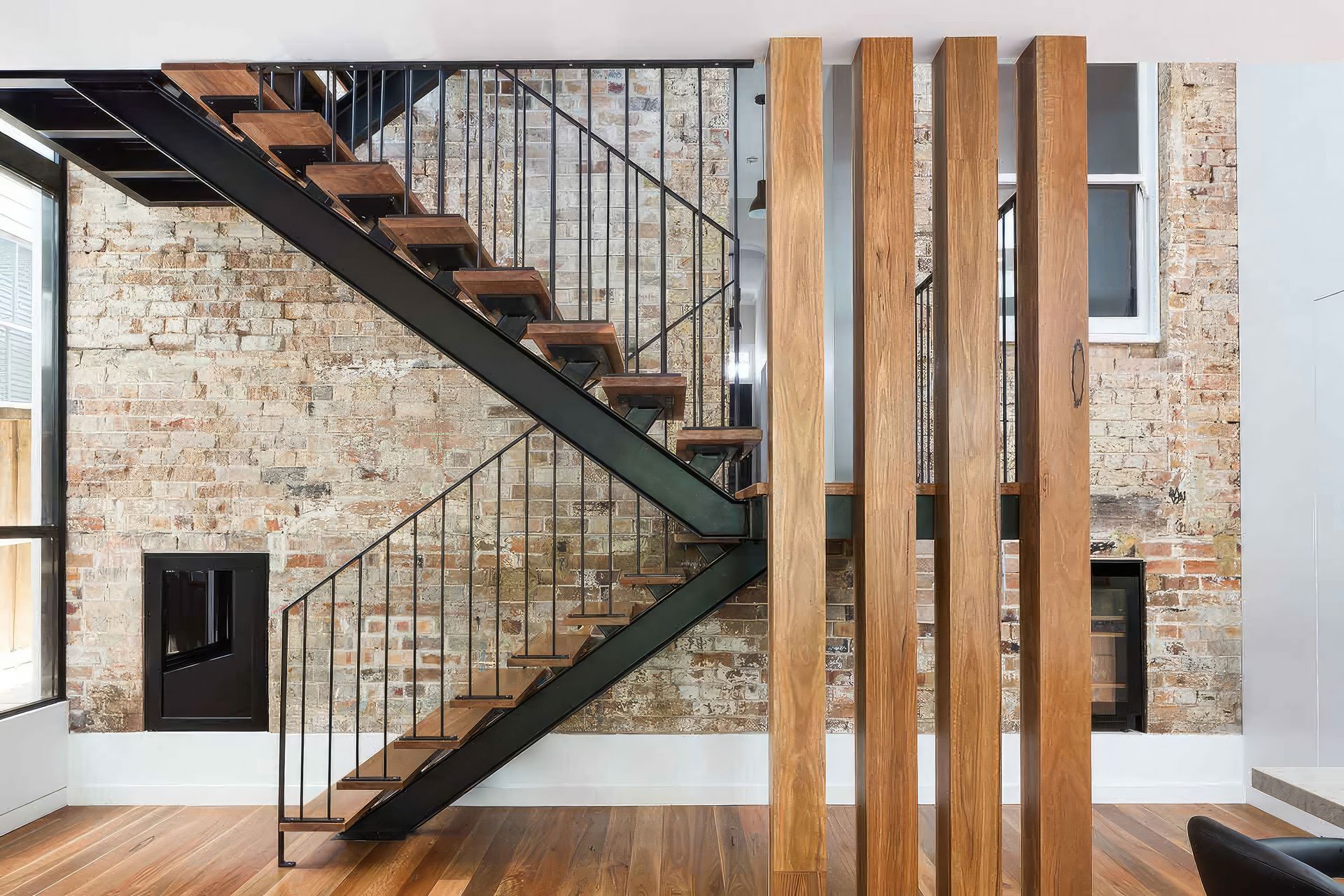 up3-Four-posts-and-stairs-fix-standard-scale-200x.jpg