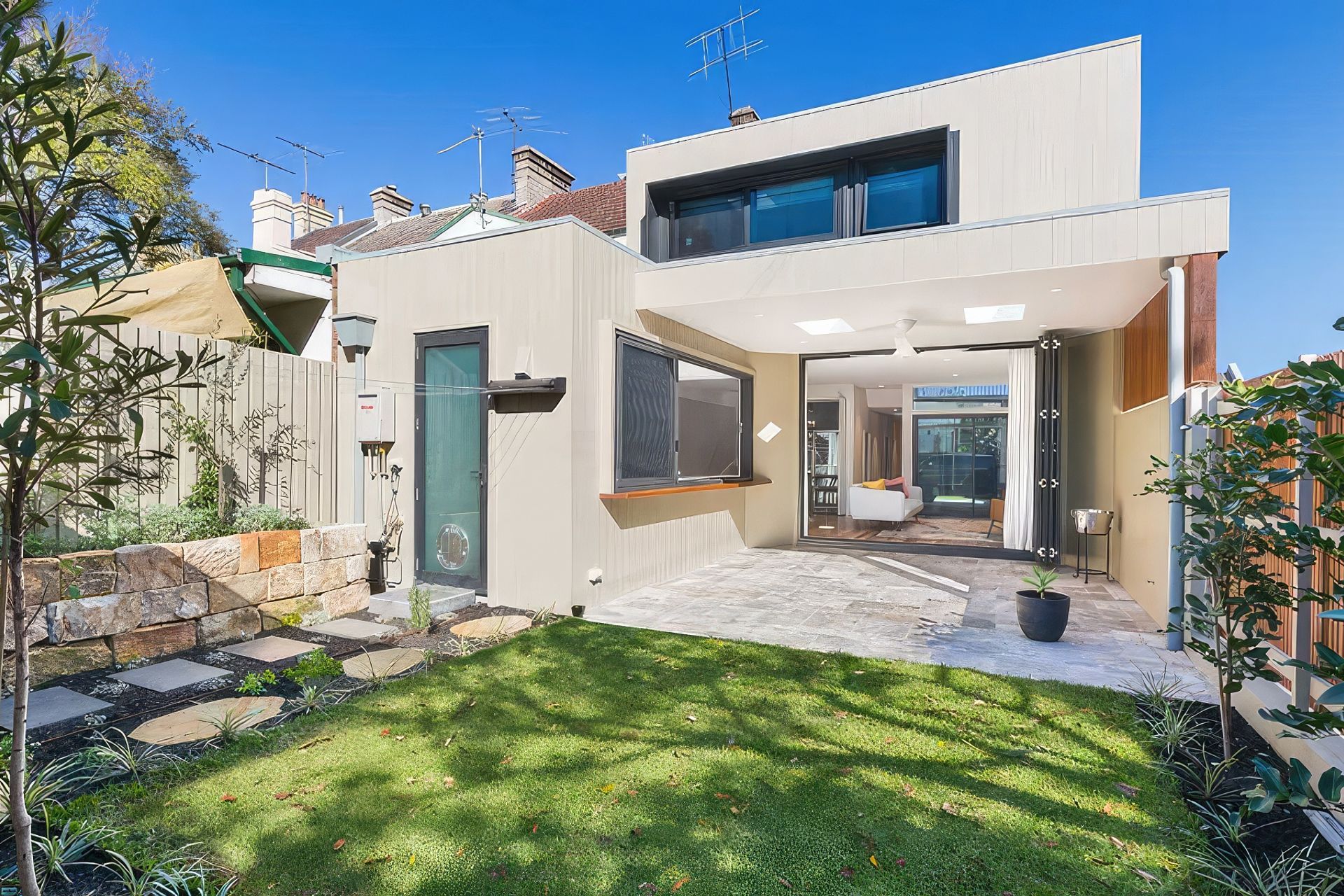 up52-Reynolds-St-Balmain-Image-09-1000x600-fix-standard-scale-200x-v2.jpg