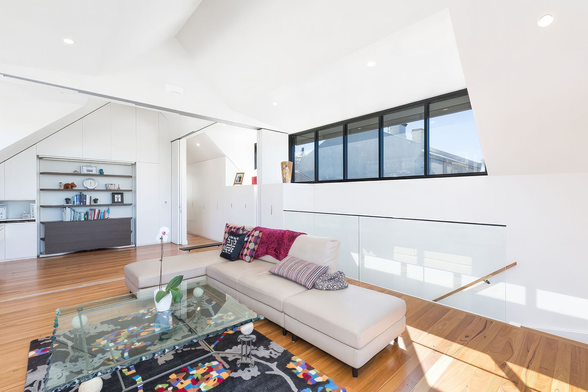 uptop-floor-lounge-fix-standard-scale-200x.jpg