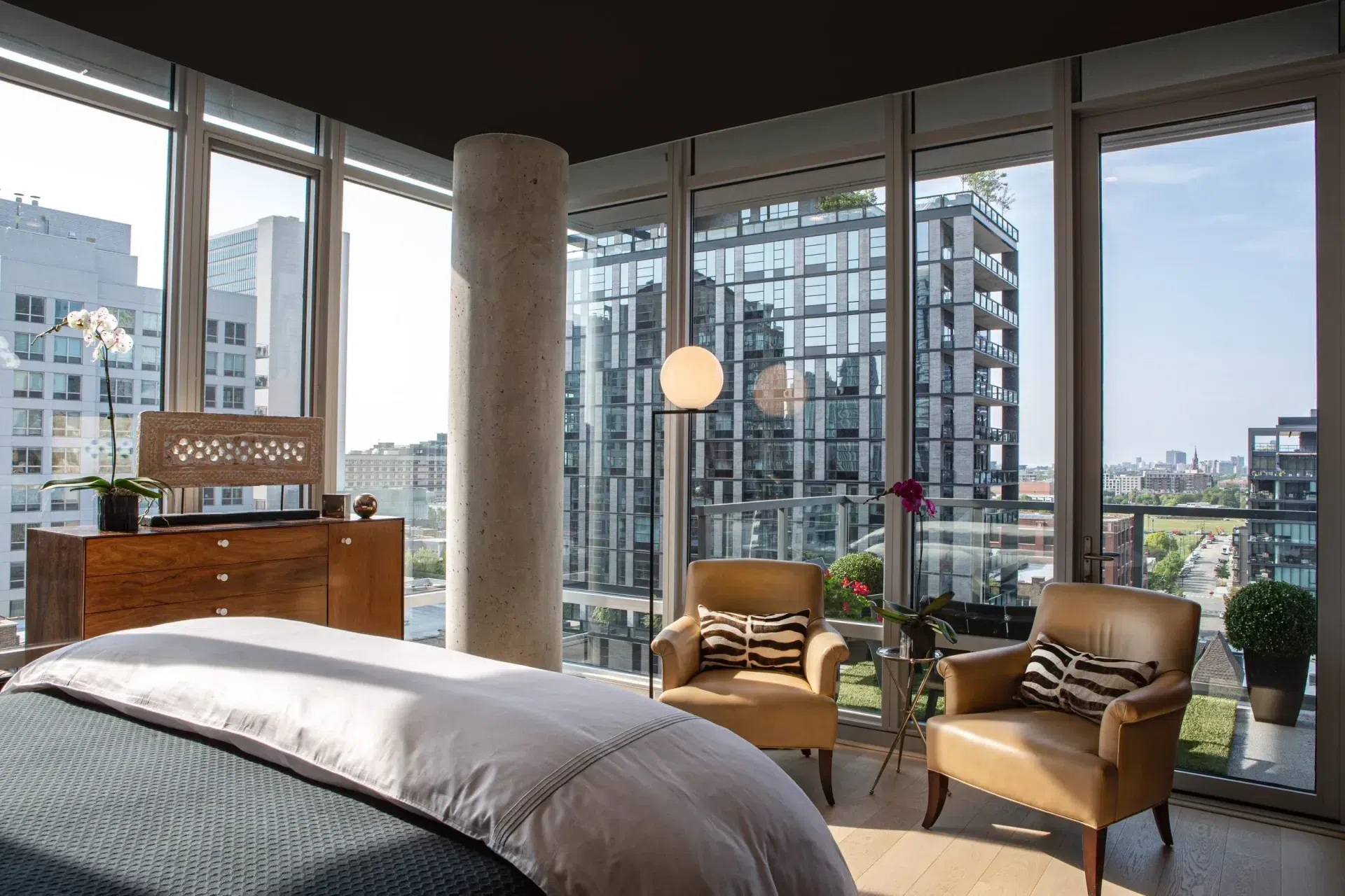 NMI-RiverNorthCondo-PrimaryBedroom-2.webp