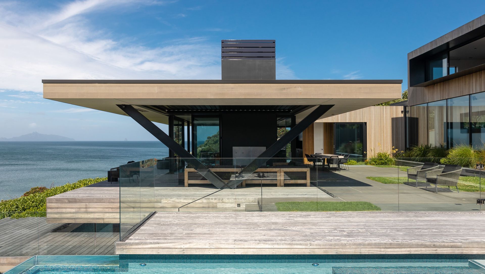 Waipu cliff house banner