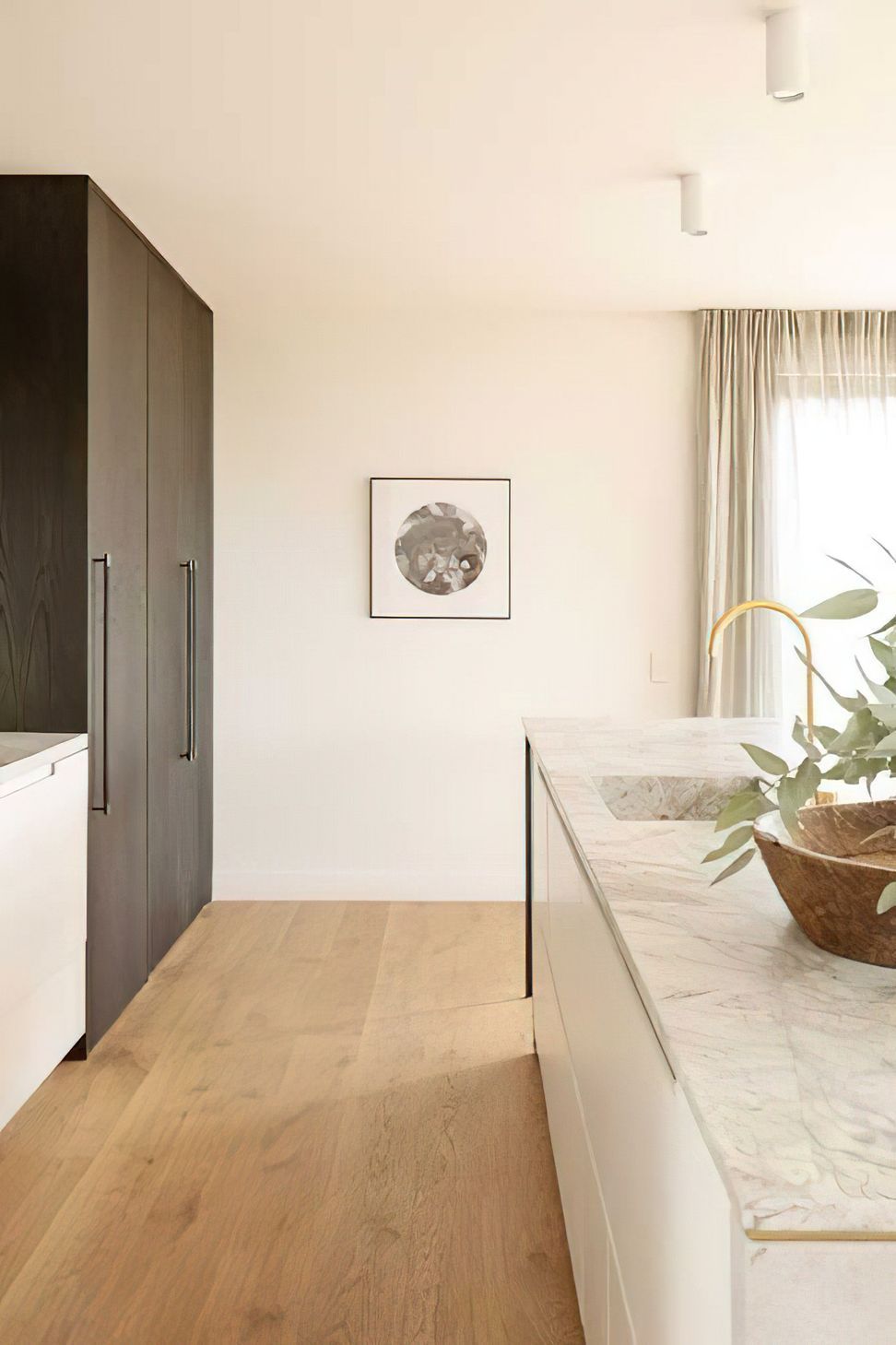Kitchen &amp; Bar Suede + Stone Showroom 2021