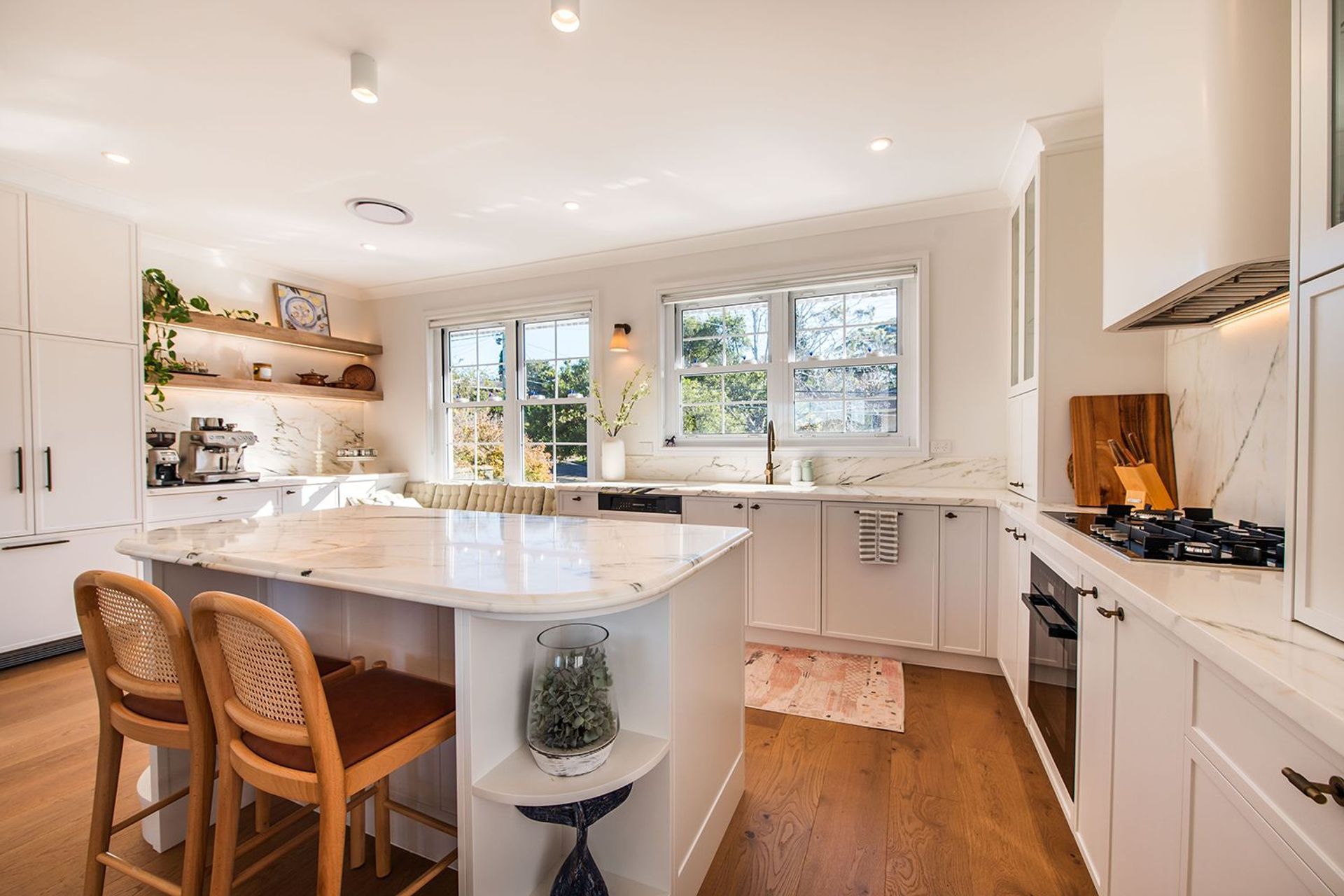 Modern-luxury-kitchen-design-premier-kitchens-sydney-meile-laminex-dulux-elica-03.jpg