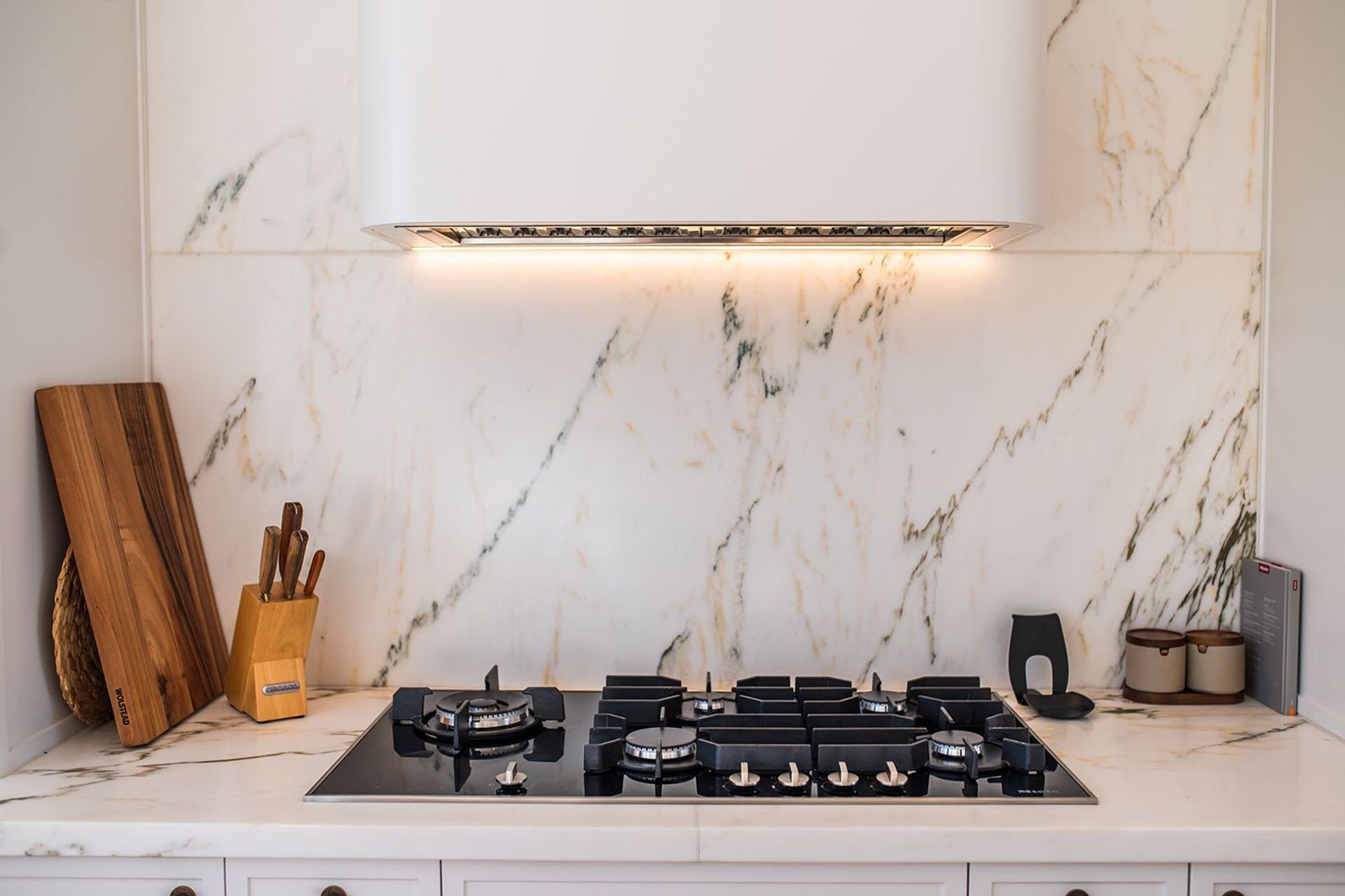 Modern-luxury-kitchen-design-premier-kitchens-sydney-meile-laminex-dulux-elica-20.jpg