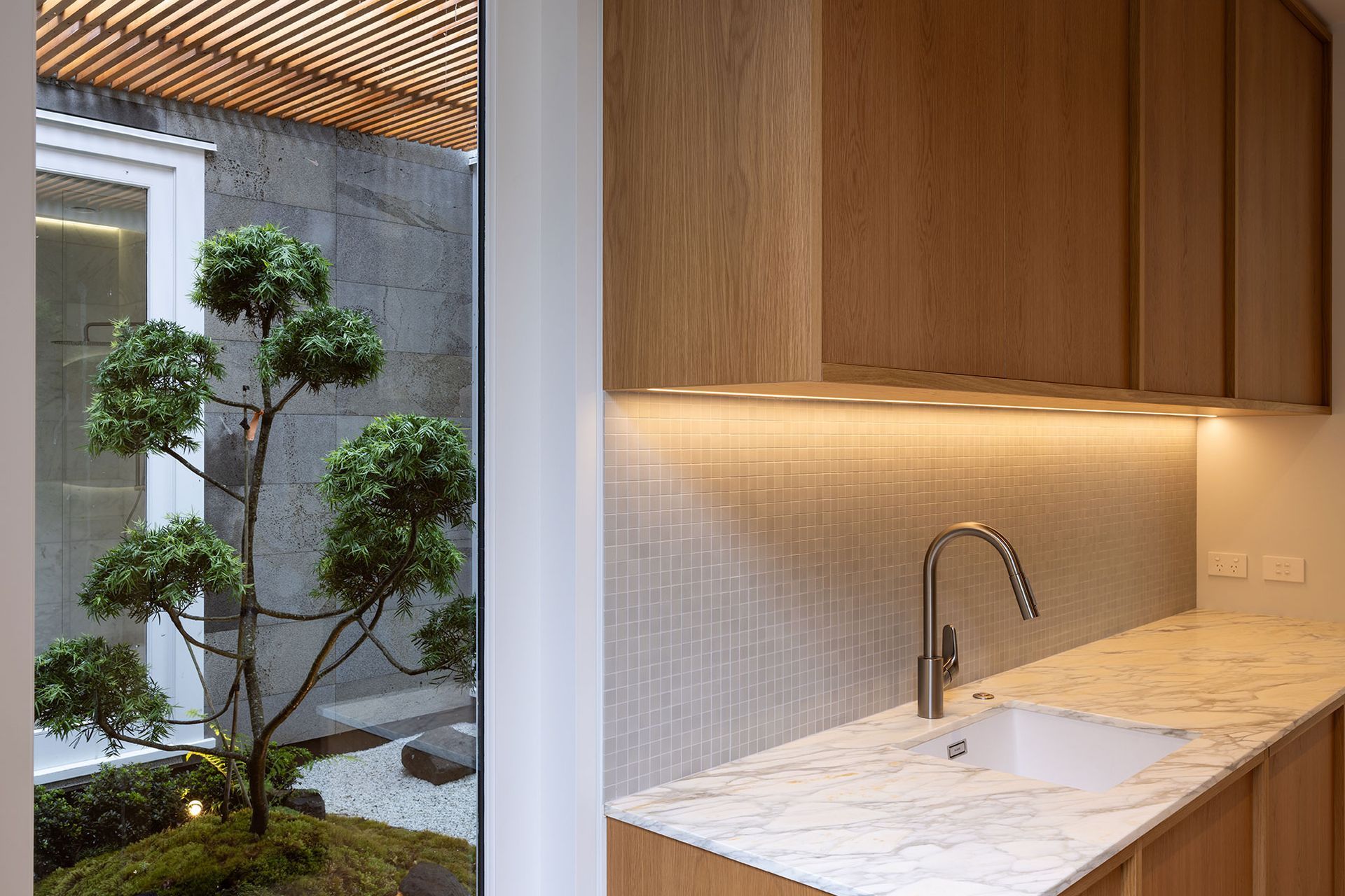 Neo-Design-custom-kitchen-oak-marble-shaker9-v5.jpg