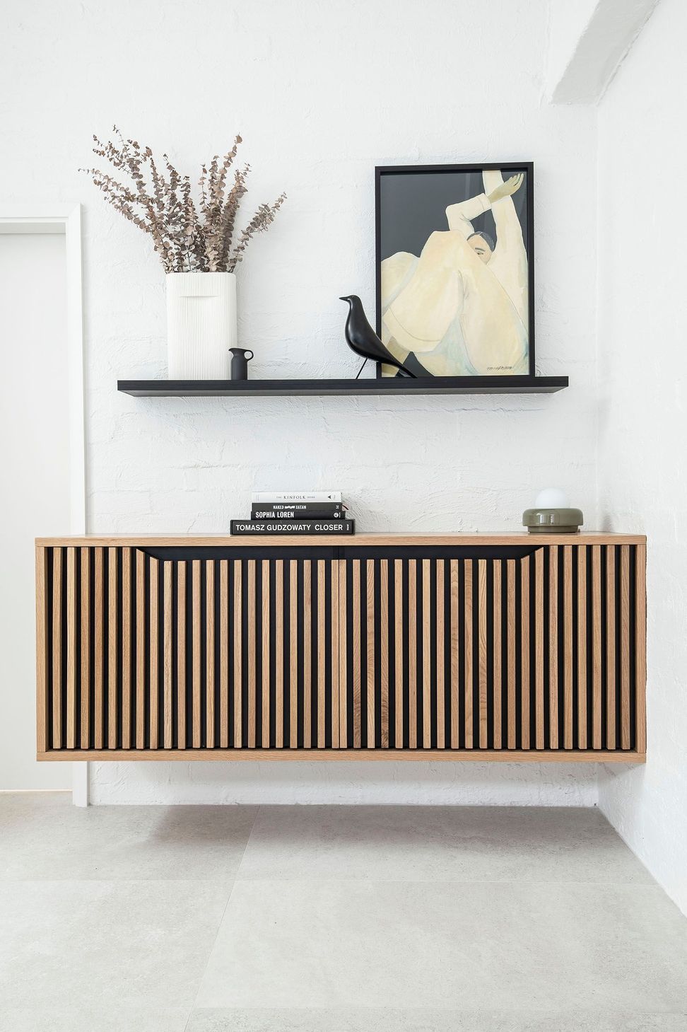 Feature drinks console design